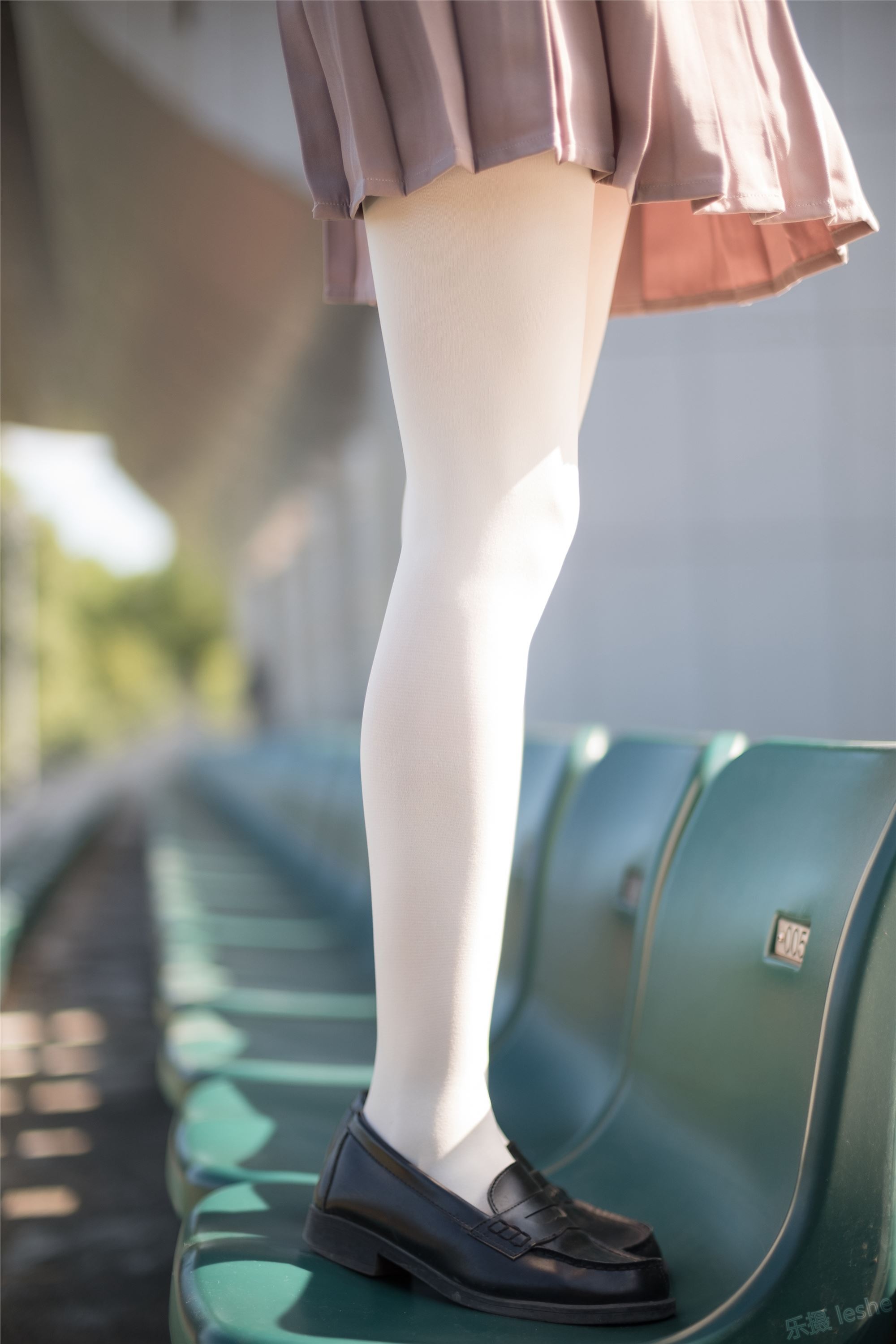 [森萝财团]萝莉丝足写真 R15-030 操场上的白丝