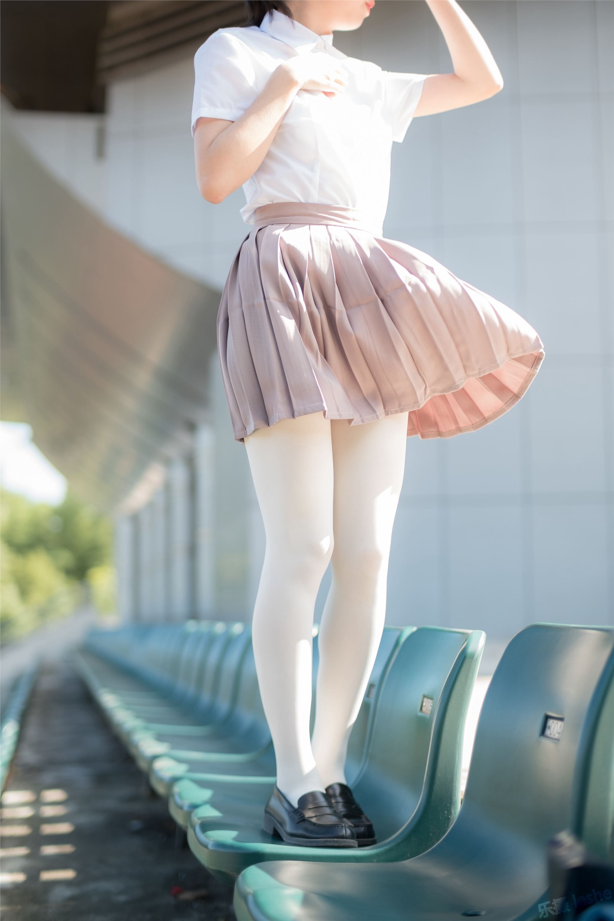 [森萝财团]萝莉丝足写真 R15-030 操场上的白丝