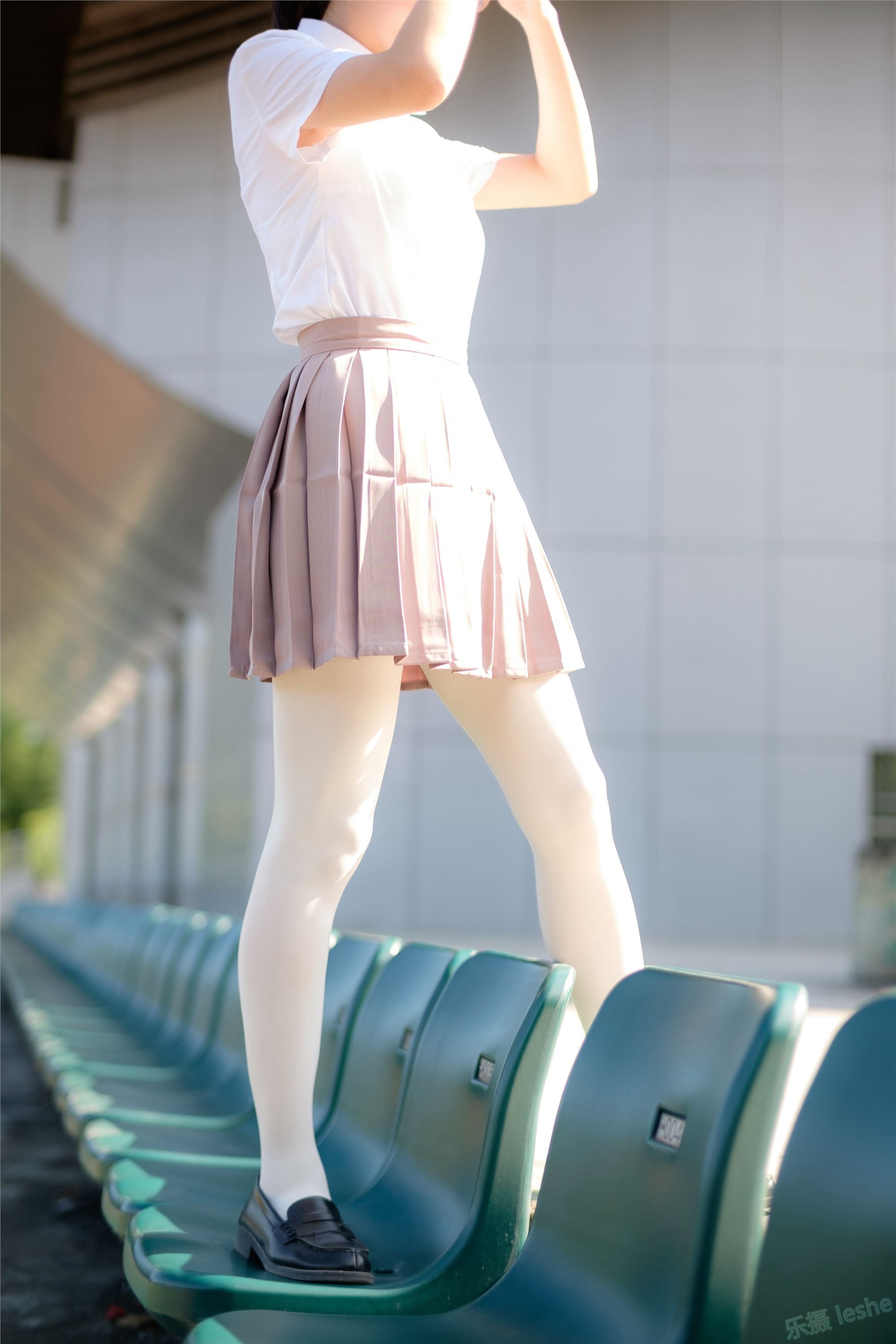 [森萝财团]萝莉丝足写真 R15-030 操场上的白丝