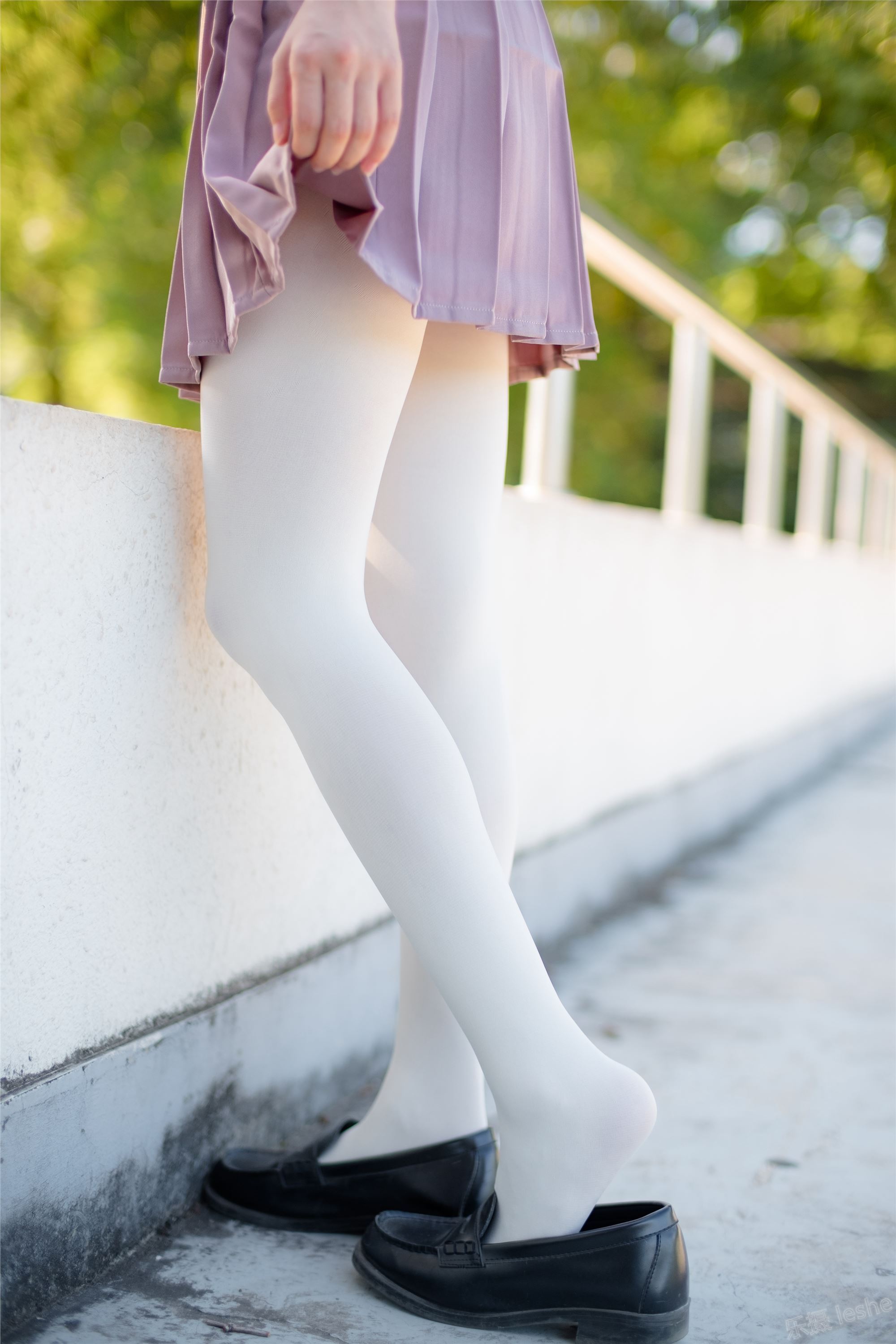 [森萝财团]萝莉丝足写真 R15-030 操场上的白丝