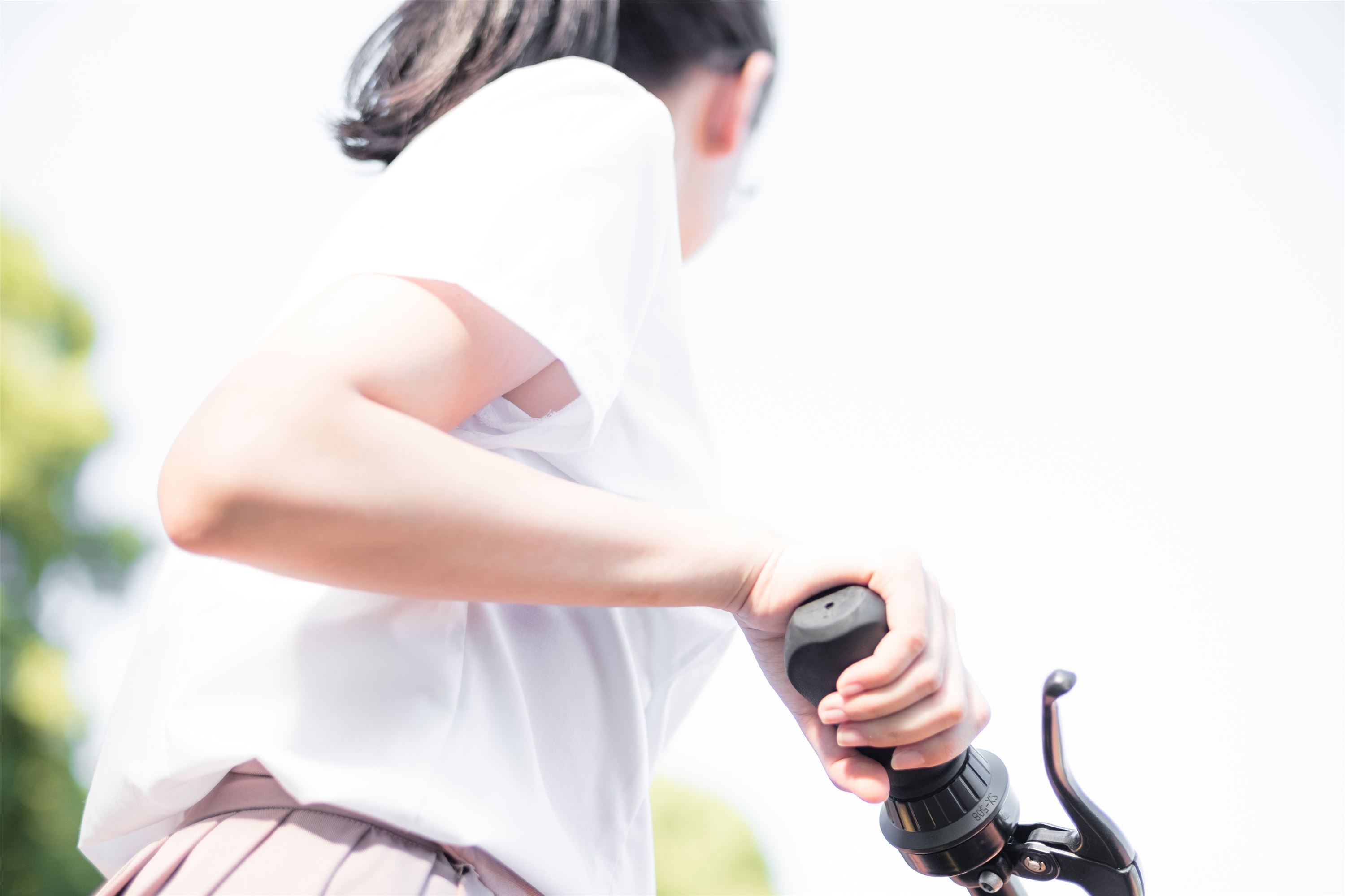 [森萝财团]萝莉丝足写真 R15-030 操场上的白丝