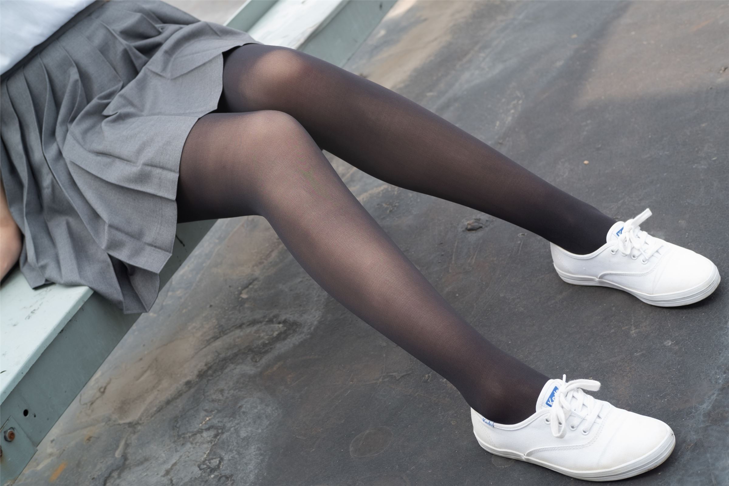 森萝财团写真 - [R15-031] 天台黑丝