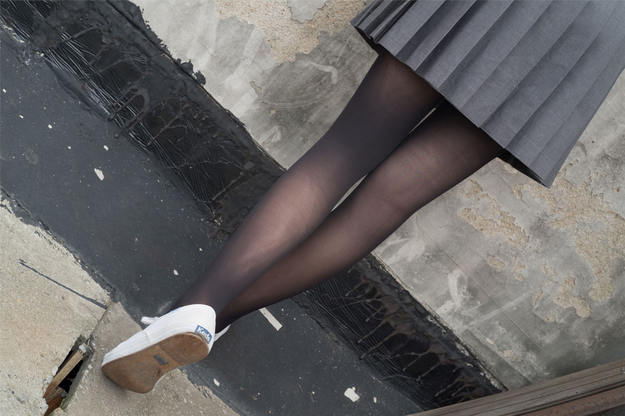 森萝财团写真 - [R15-031] 天台黑丝