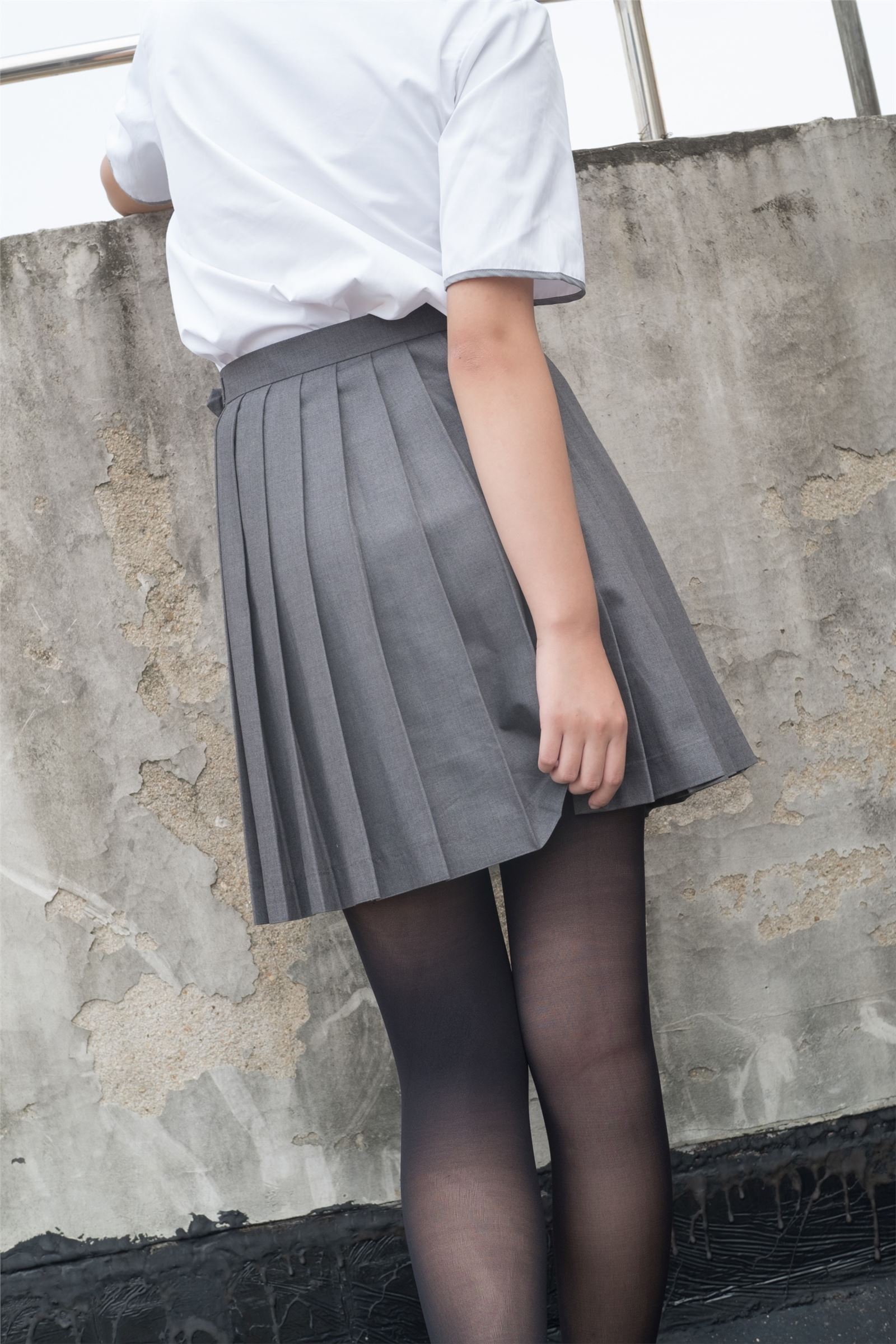 森萝财团写真 - [R15-031] 天台黑丝