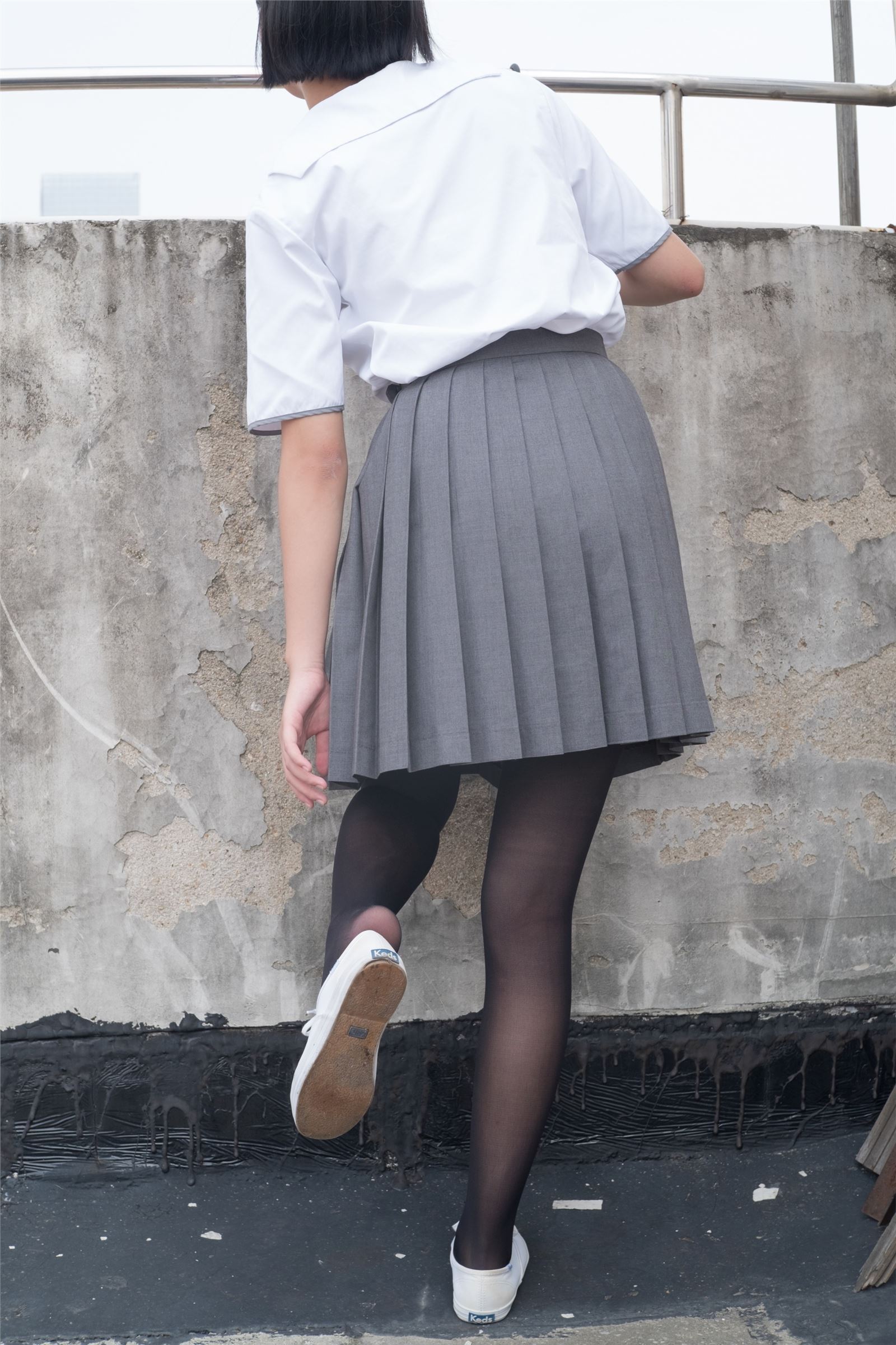 森萝财团写真 - [R15-031] 天台黑丝