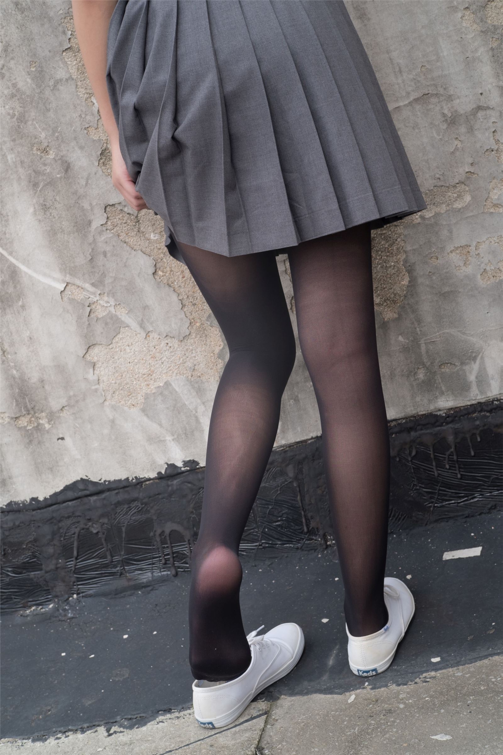 森萝财团写真 - [R15-031] 天台黑丝