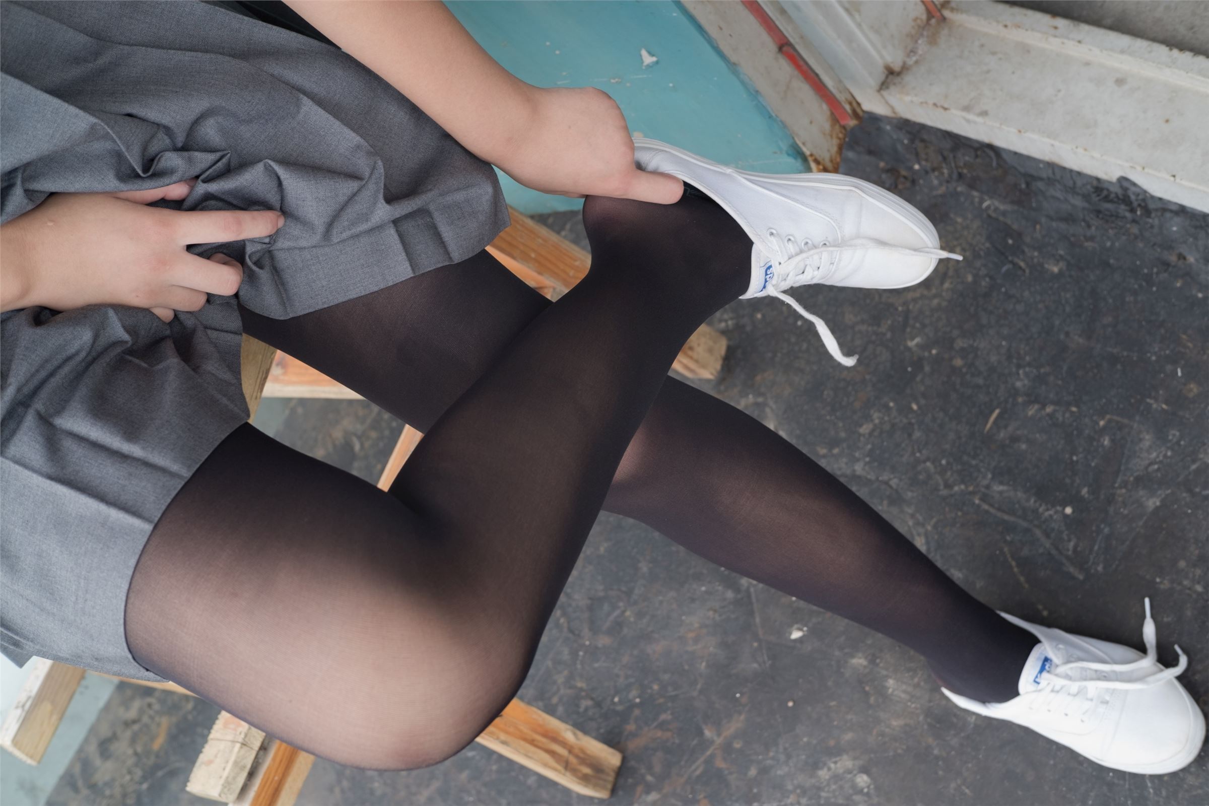 森萝财团写真 - [R15-031] 天台黑丝