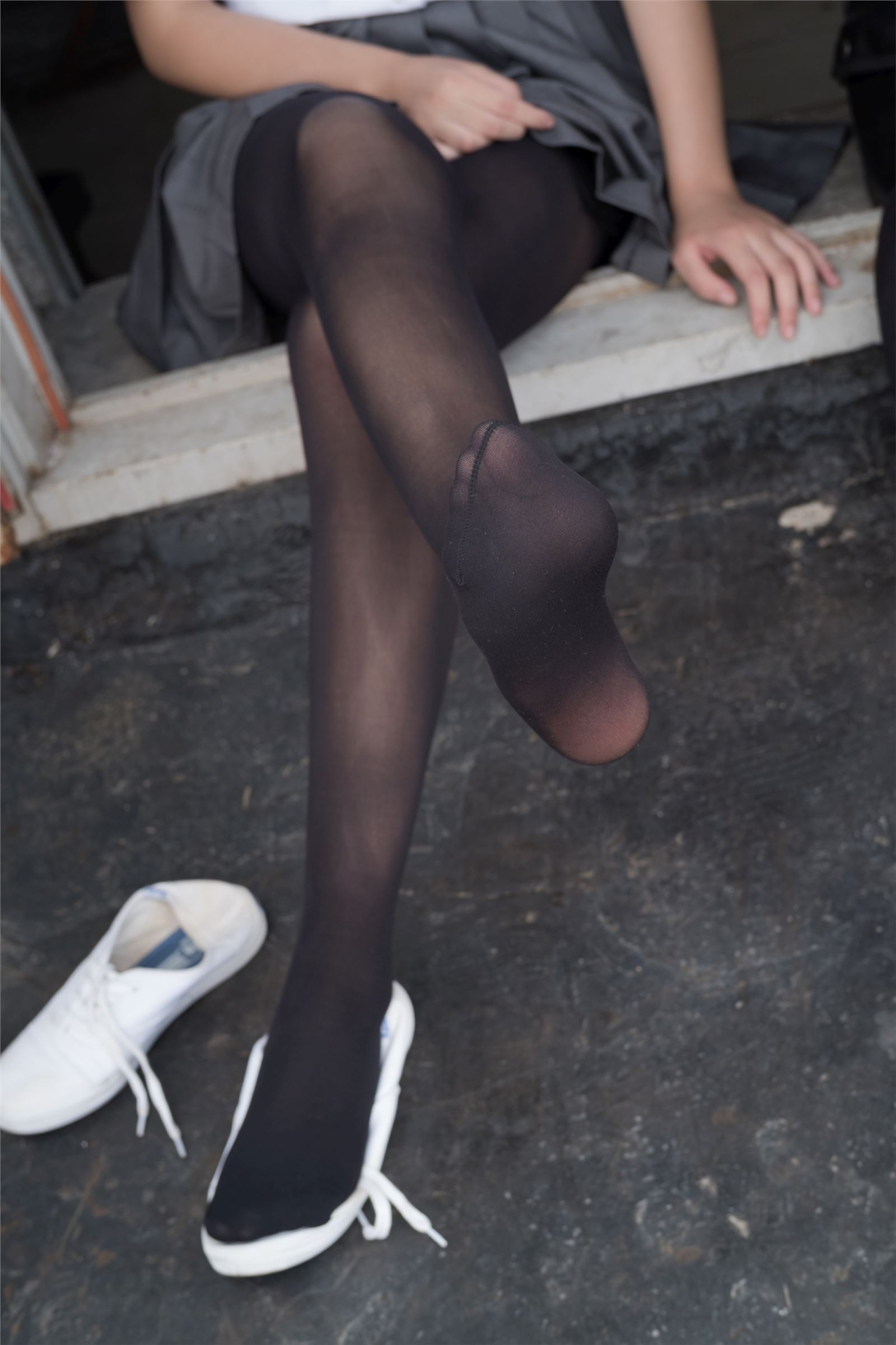 森萝财团写真 - [R15-031] 天台黑丝