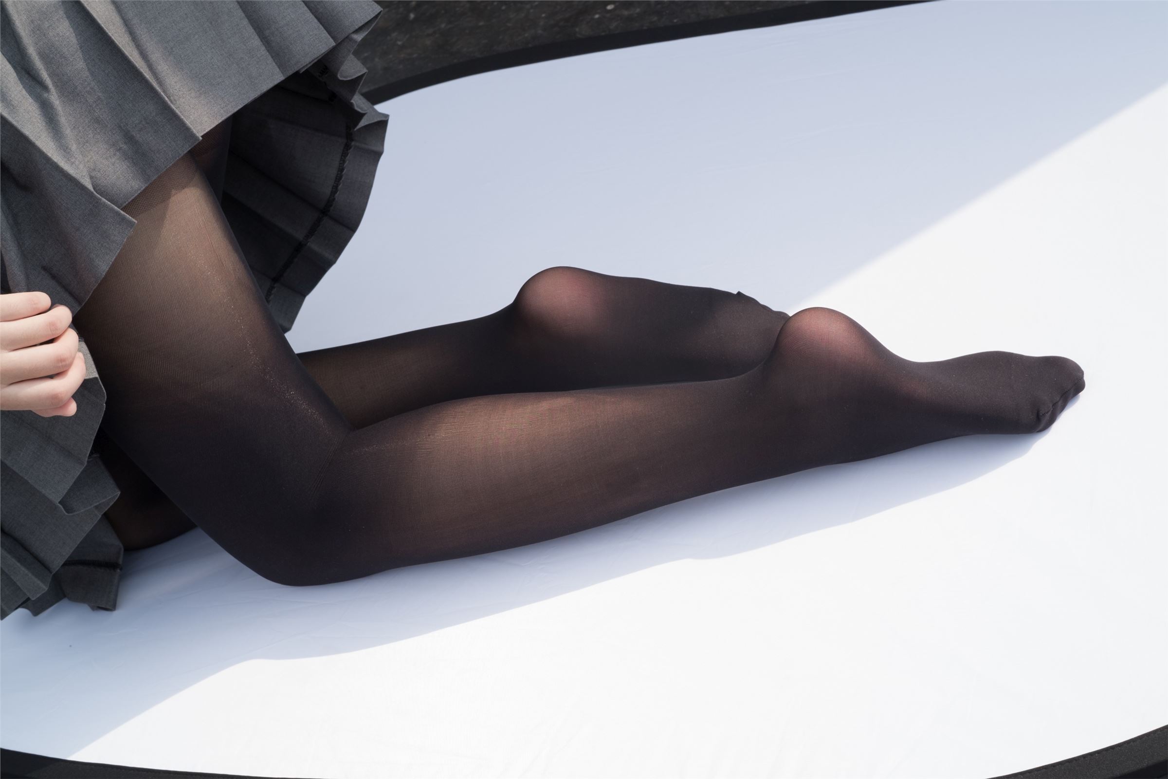 森萝财团写真 - [R15-031] 天台黑丝