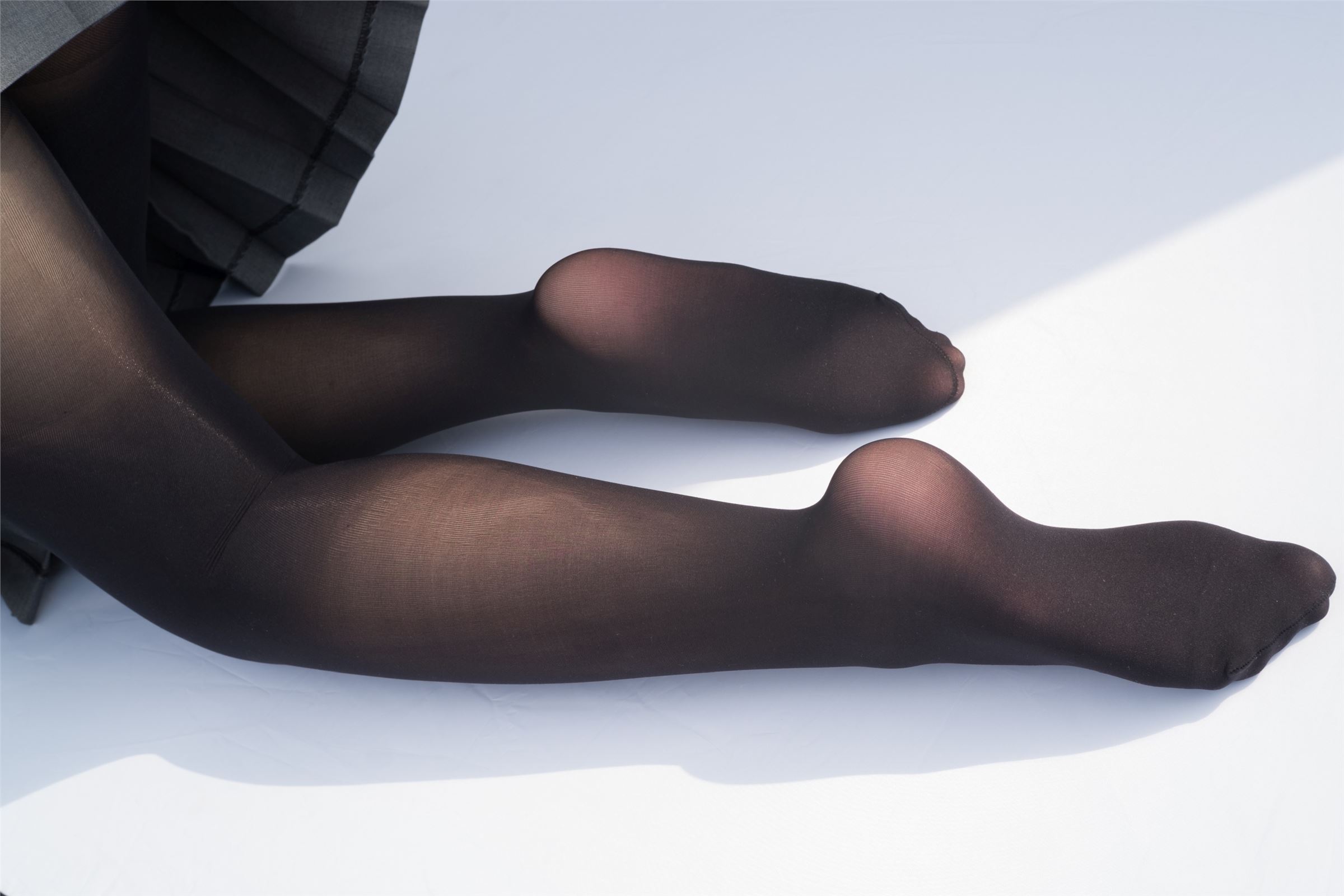 森萝财团写真 - [R15-031] 天台黑丝