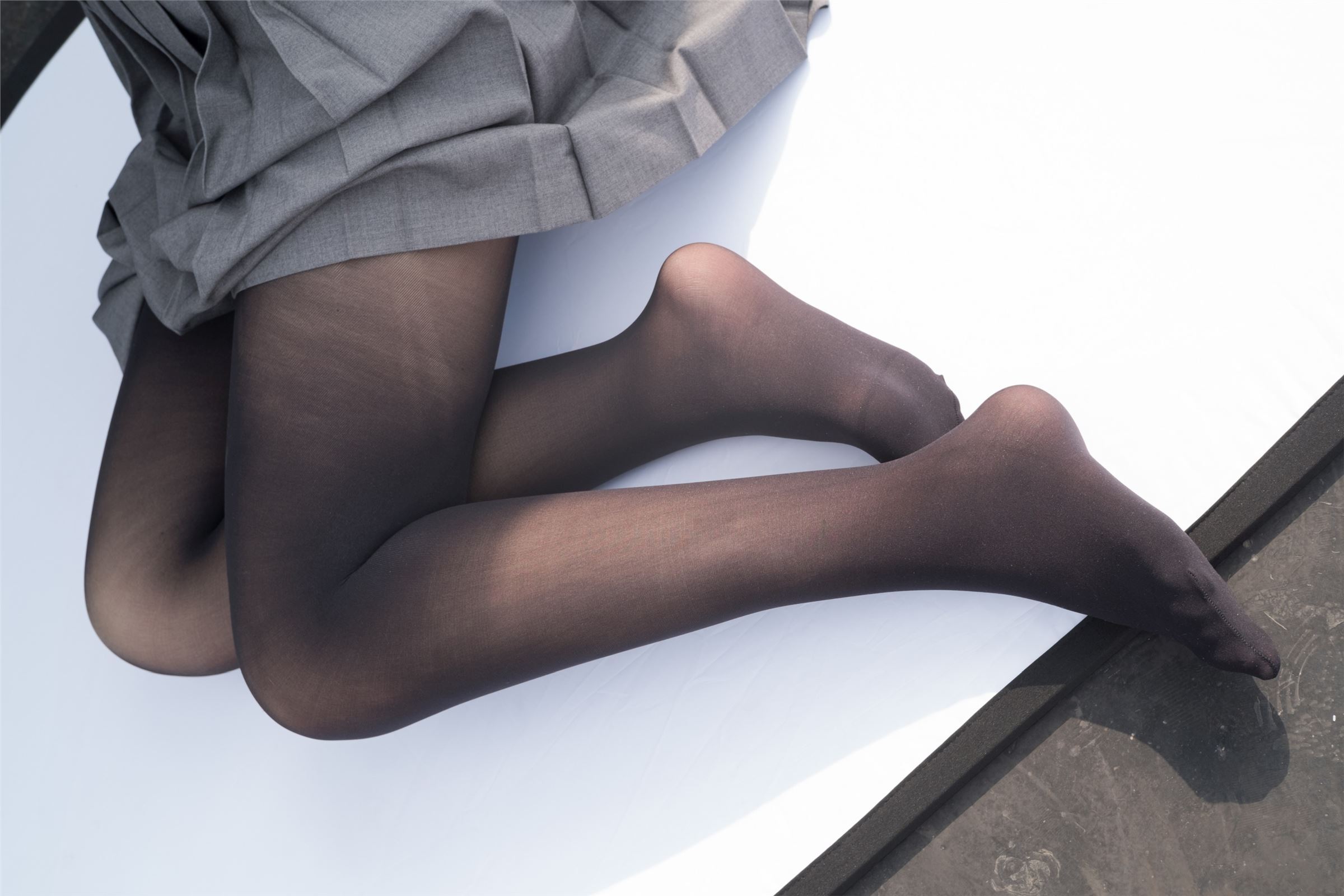 森萝财团写真 - [R15-031] 天台黑丝