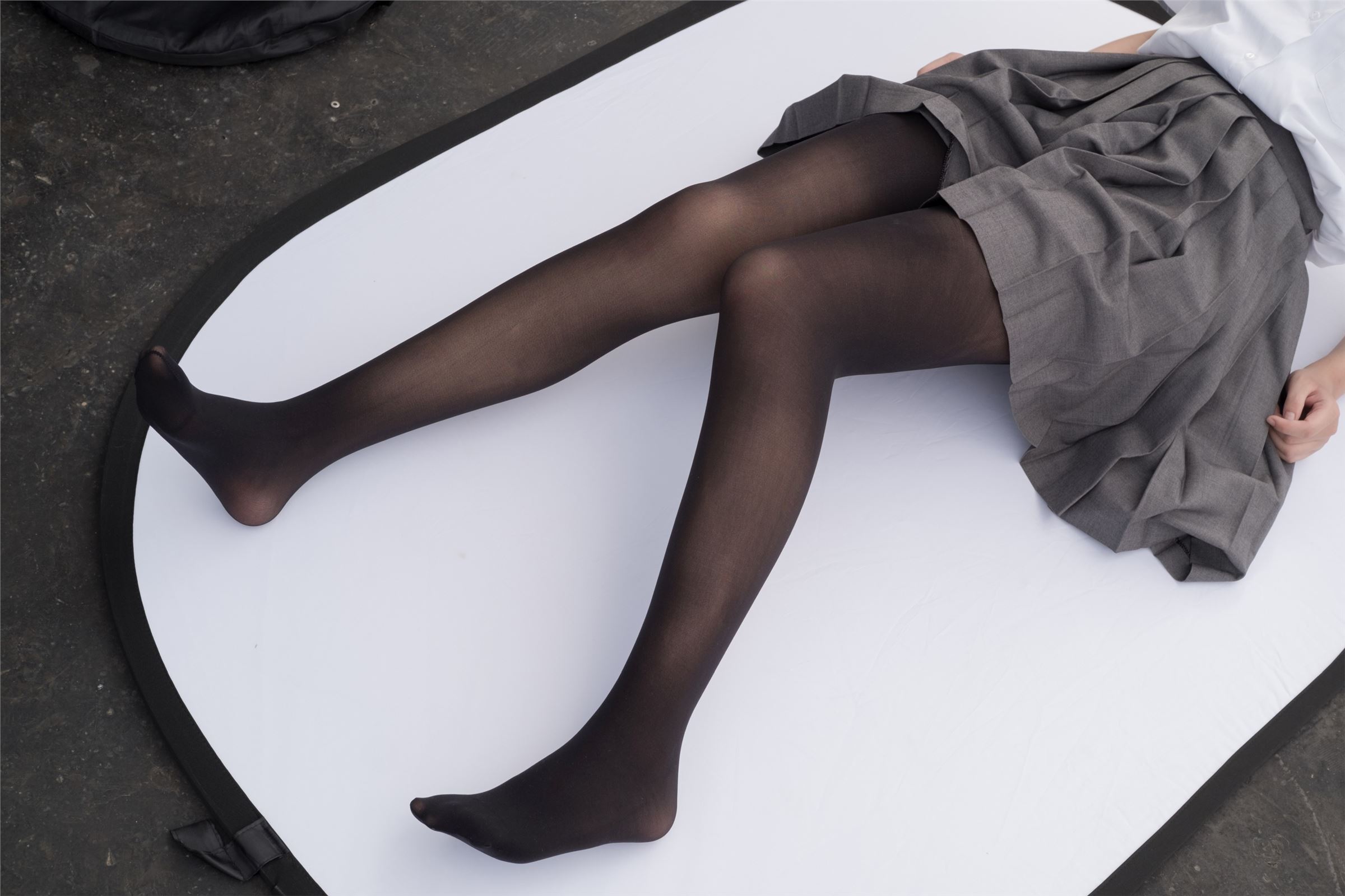 森萝财团写真 - [R15-031] 天台黑丝