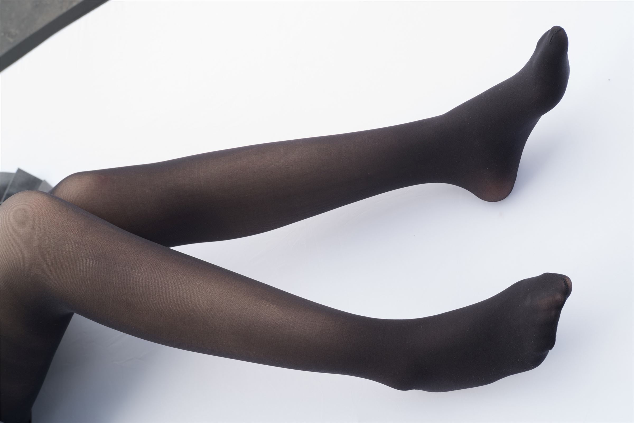 森萝财团写真 - [R15-031] 天台黑丝