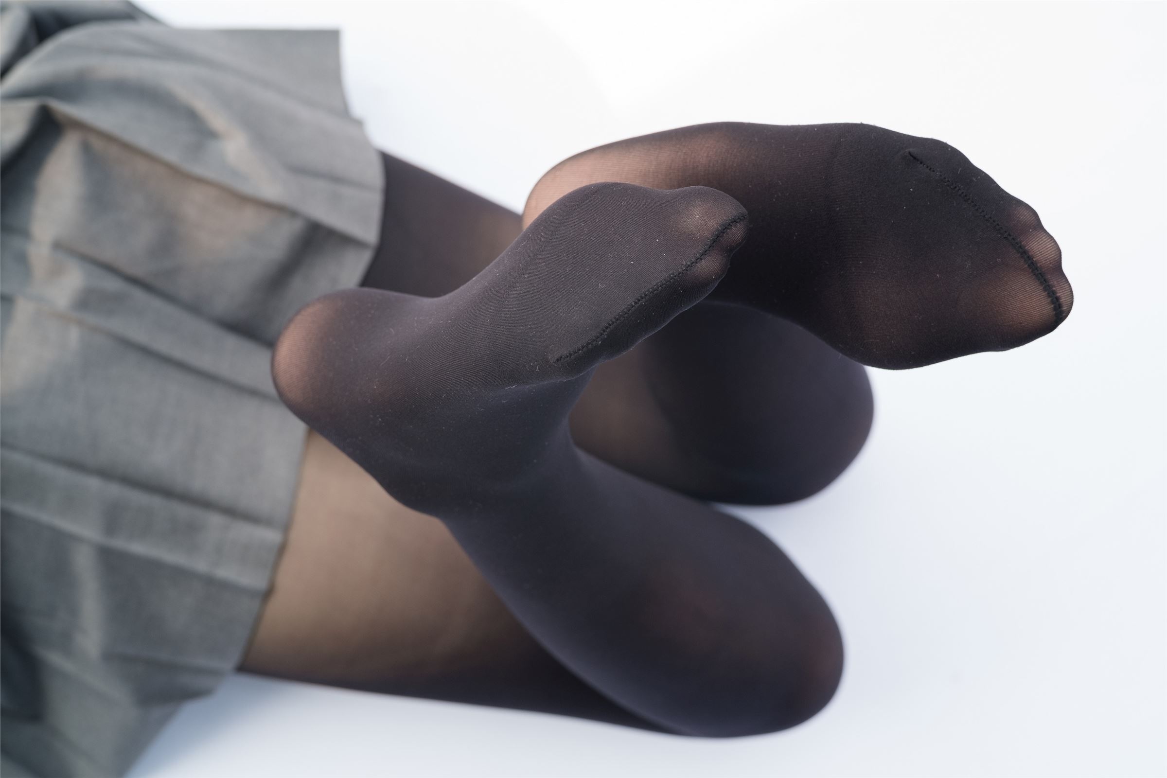 森萝财团写真 - [R15-031] 天台黑丝