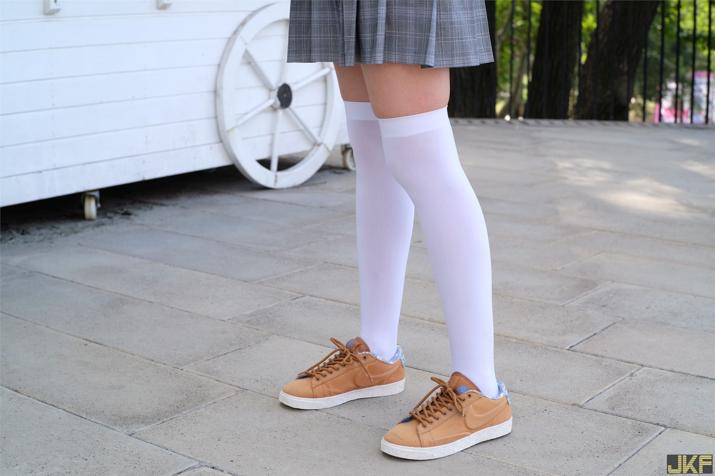 森萝财团写真 - [R15-032] 湖边戏水白丝