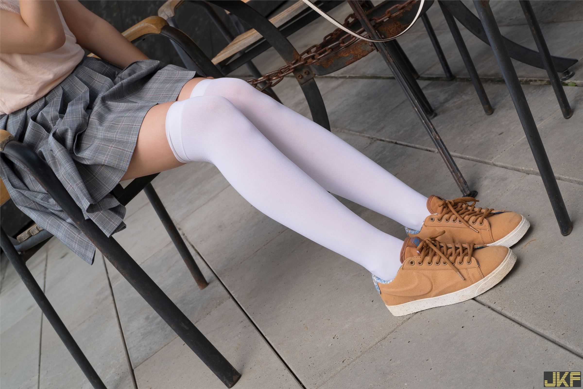 森萝财团写真 - [R15-032] 湖边戏水白丝