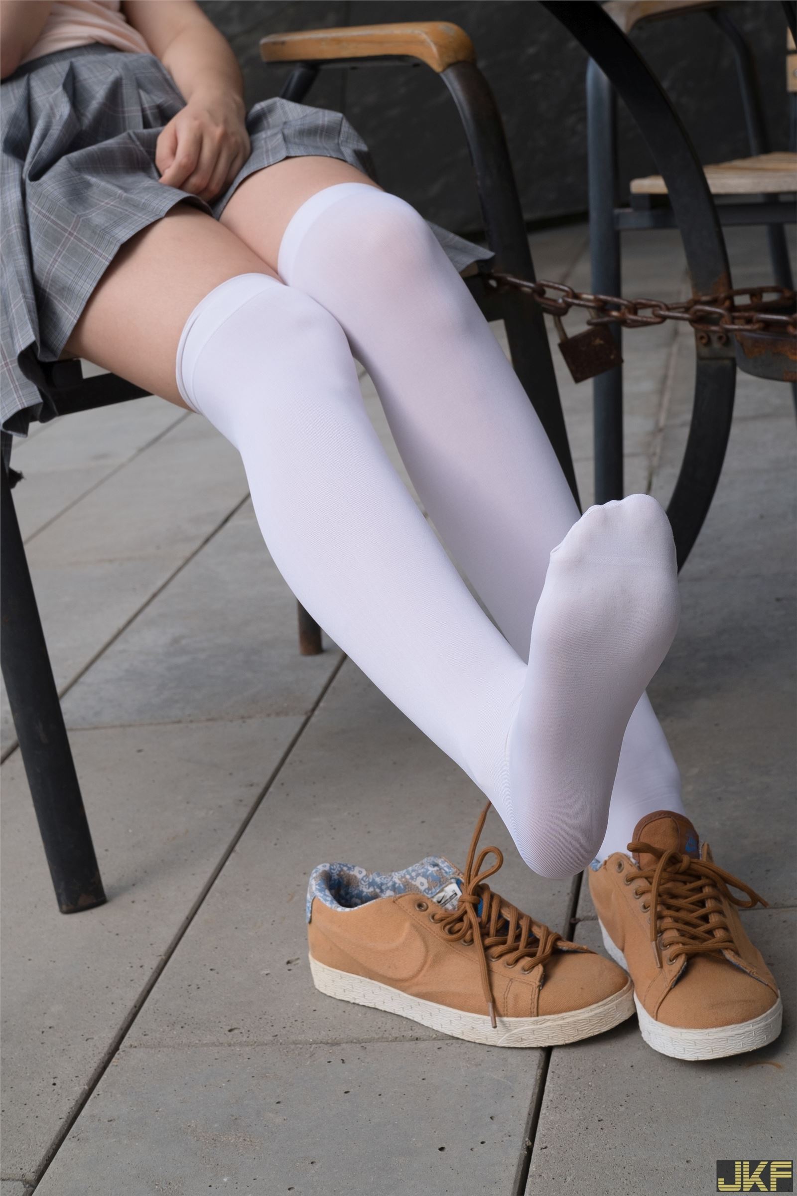 森萝财团写真 - [R15-032] 湖边戏水白丝