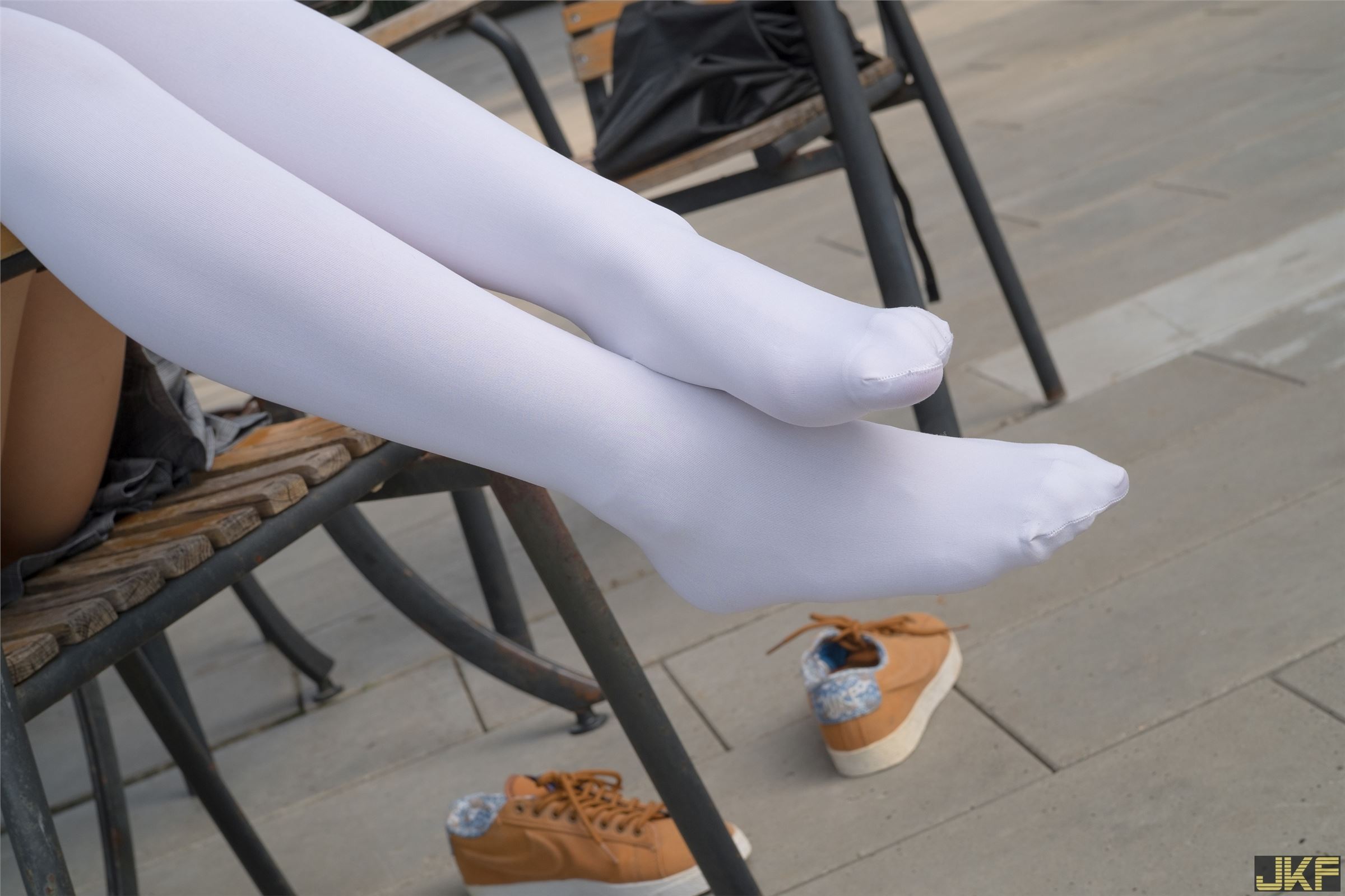 森萝财团写真 - [R15-032] 湖边戏水白丝