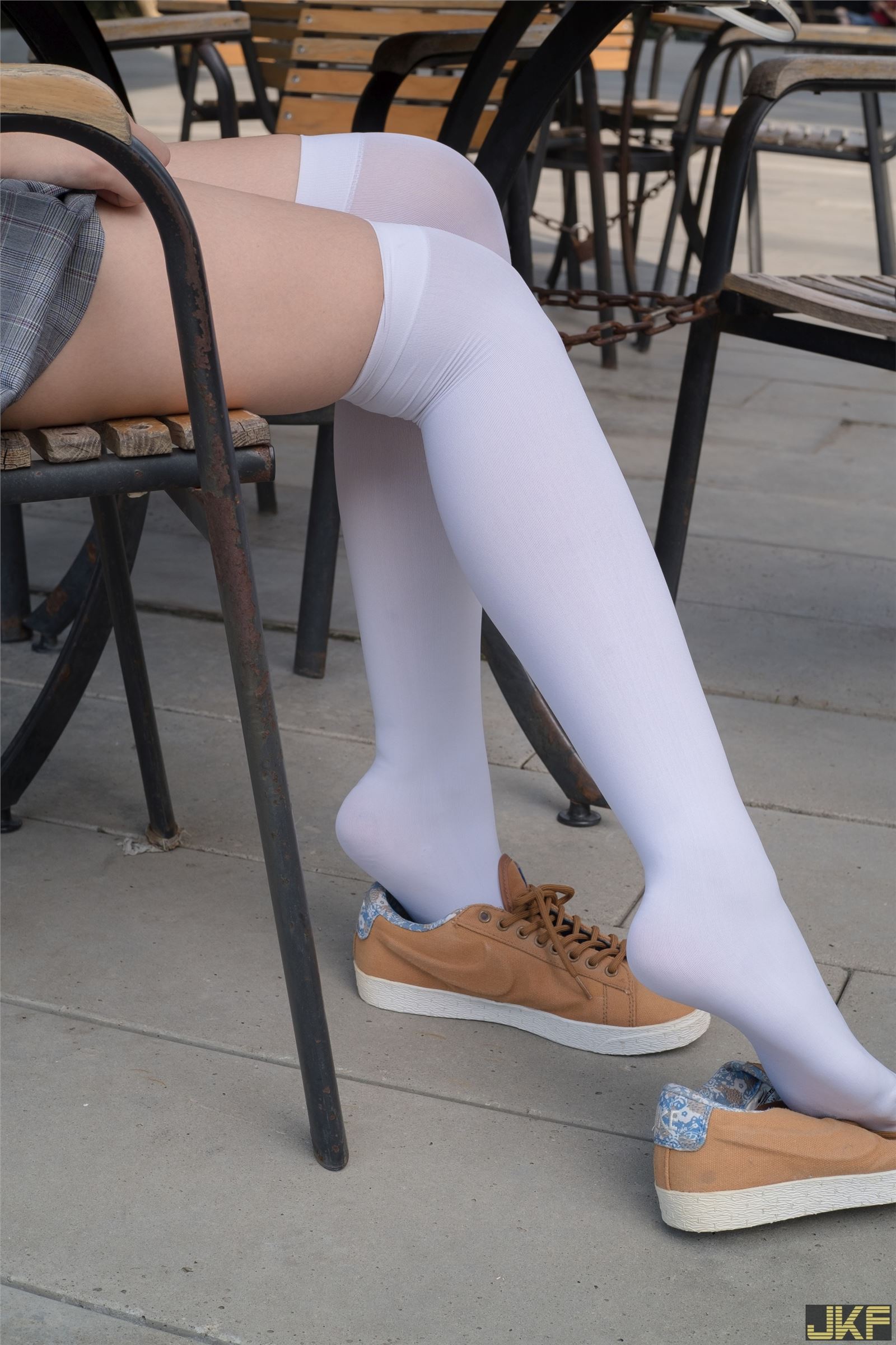 森萝财团写真 - [R15-032] 湖边戏水白丝