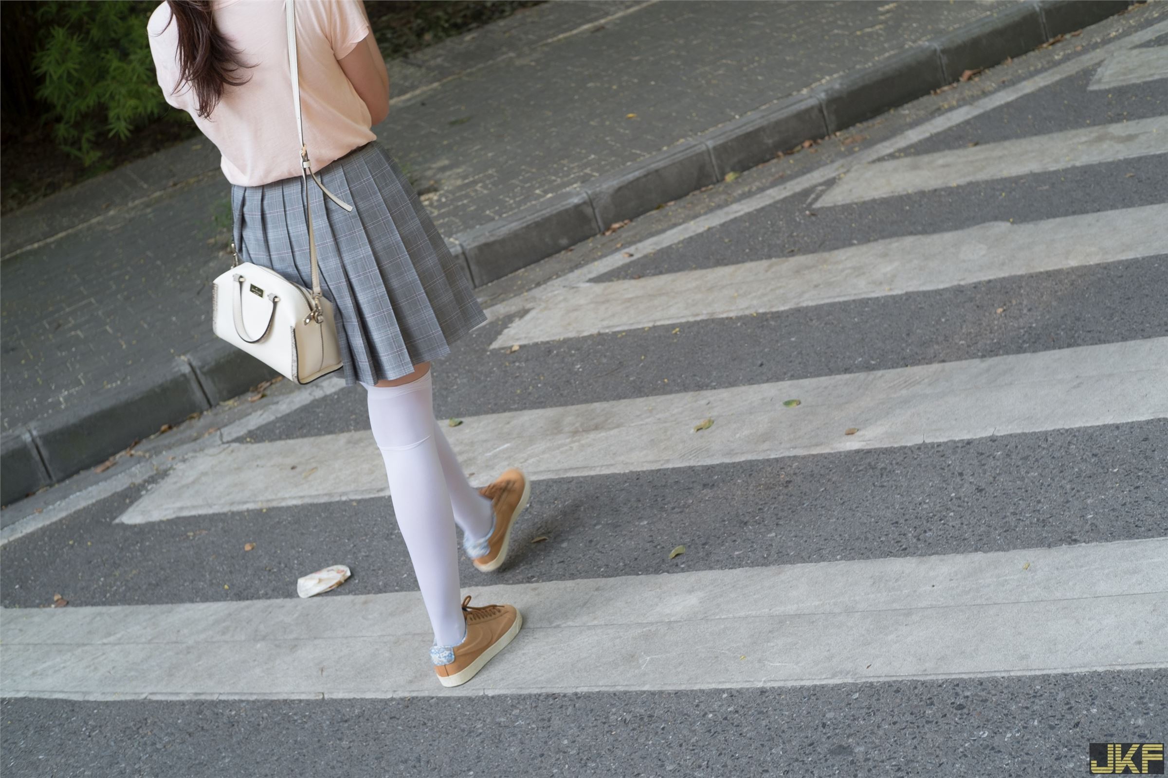 森萝财团写真 - [R15-032] 湖边戏水白丝