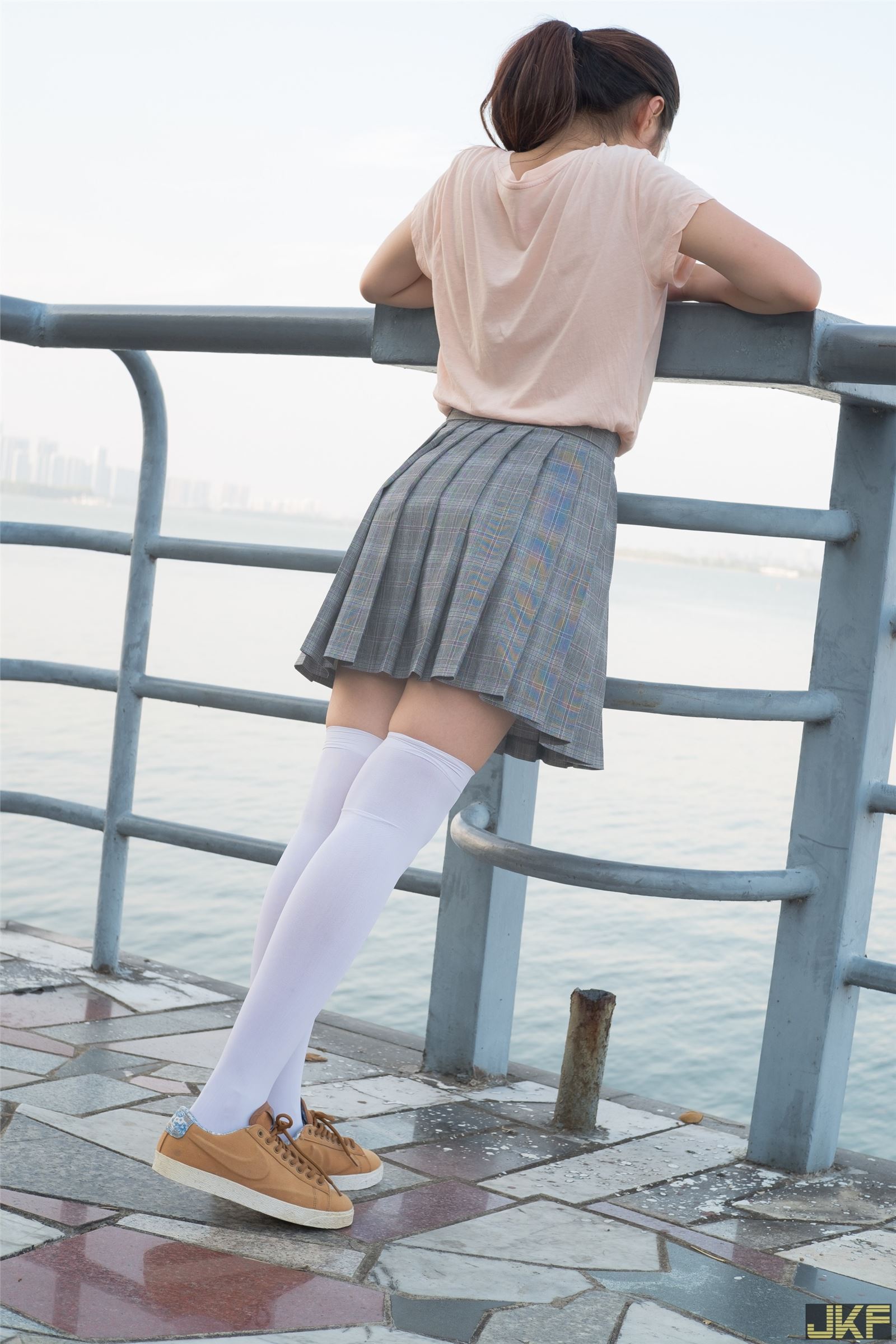 森萝财团写真 - [R15-032] 湖边戏水白丝