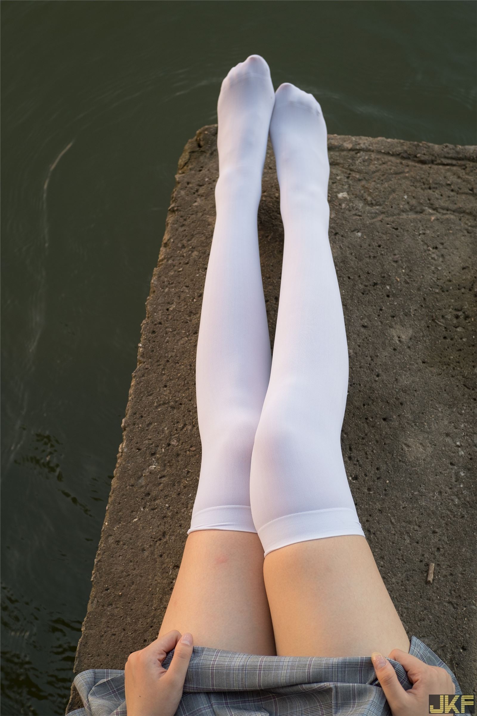 森萝财团写真 - [R15-032] 湖边戏水白丝