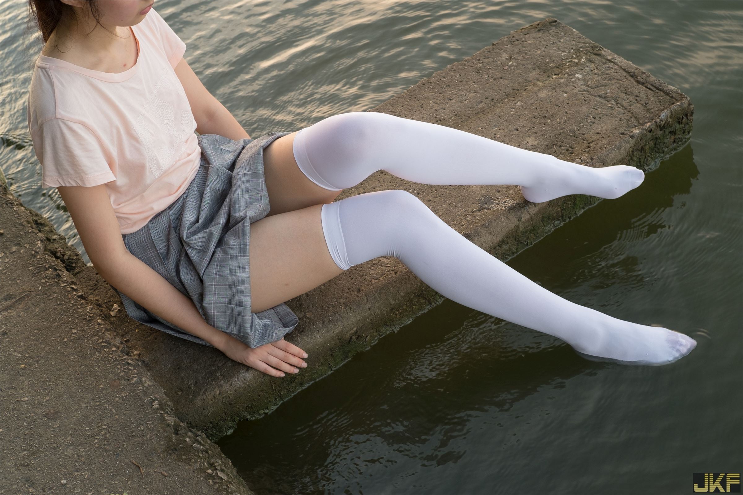 森萝财团写真 - [R15-032] 湖边戏水白丝