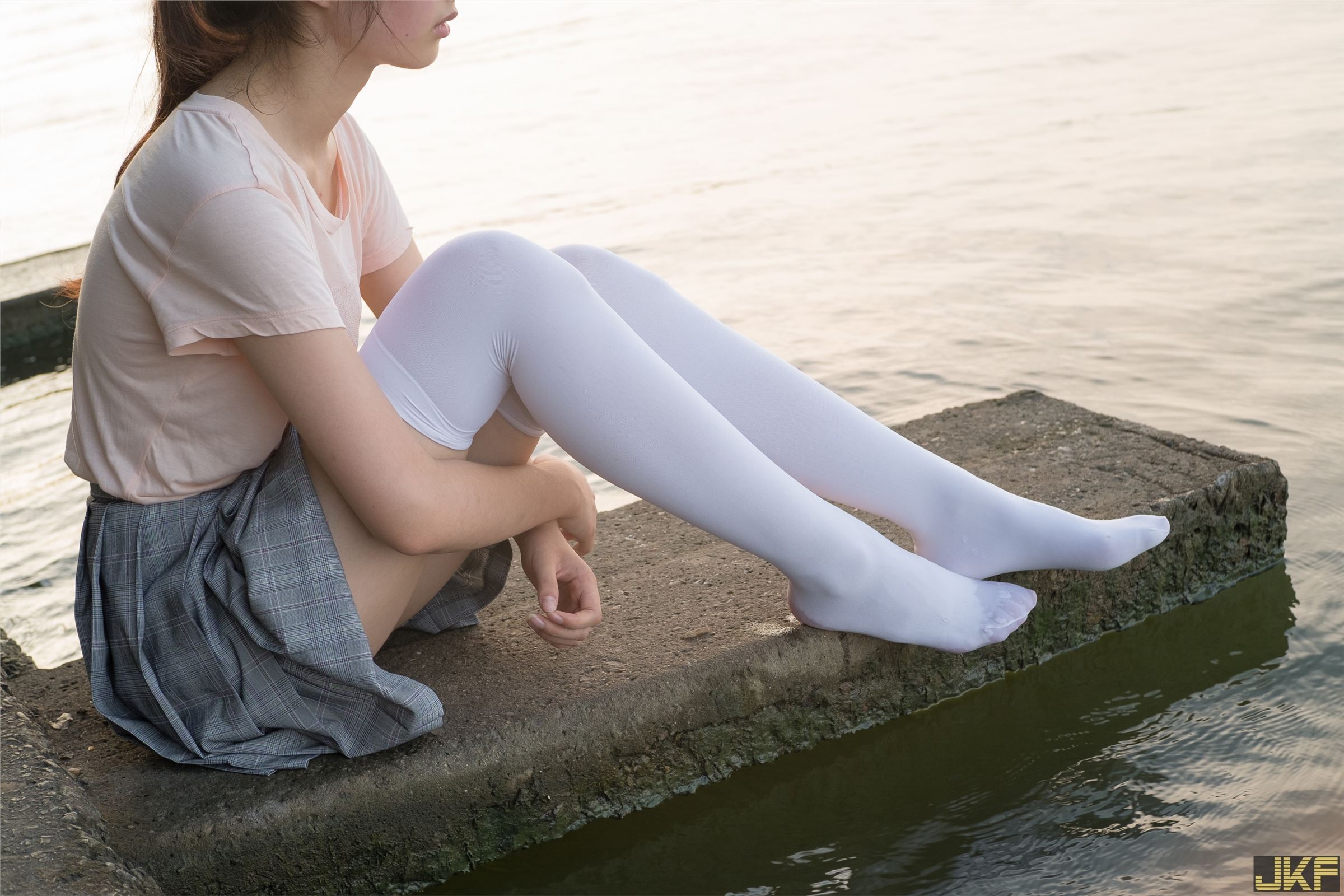 森萝财团写真 - [R15-032] 湖边戏水白丝