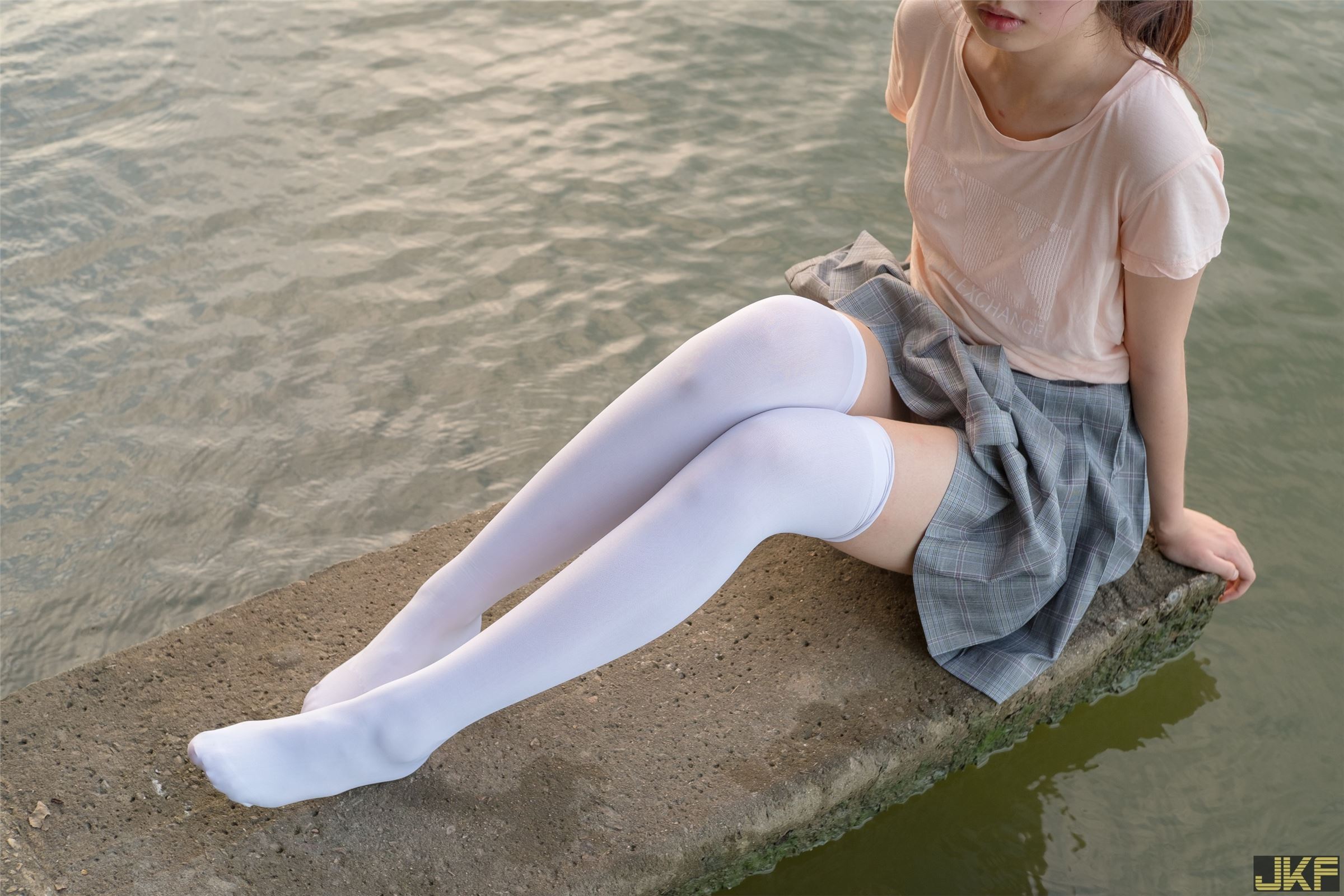 森萝财团写真 - [R15-032] 湖边戏水白丝