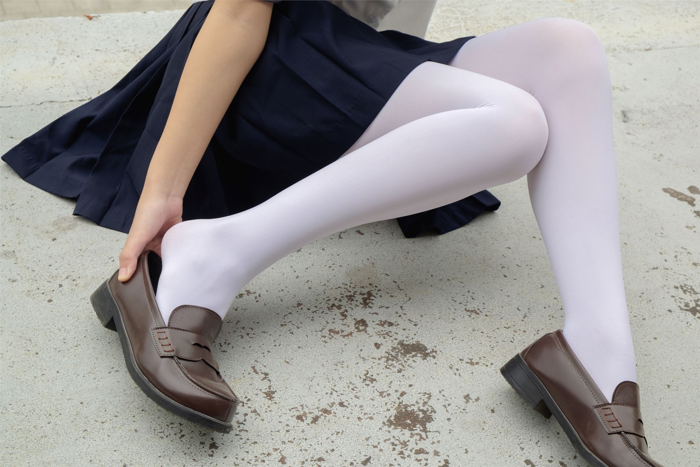 森萝财团写真 - [R15-034] 户外白丝秀