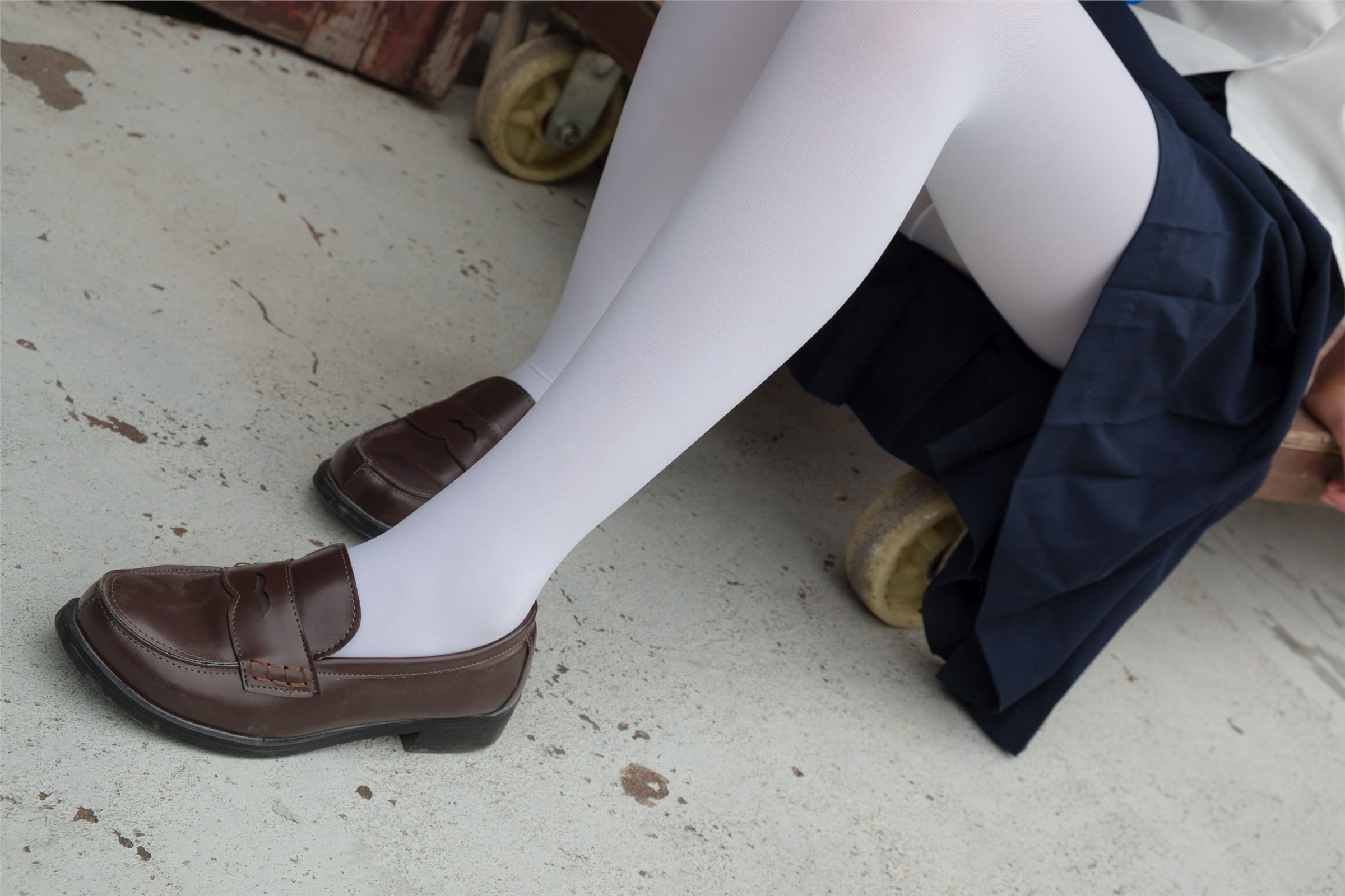 森萝财团写真 - [R15-034] 户外白丝秀