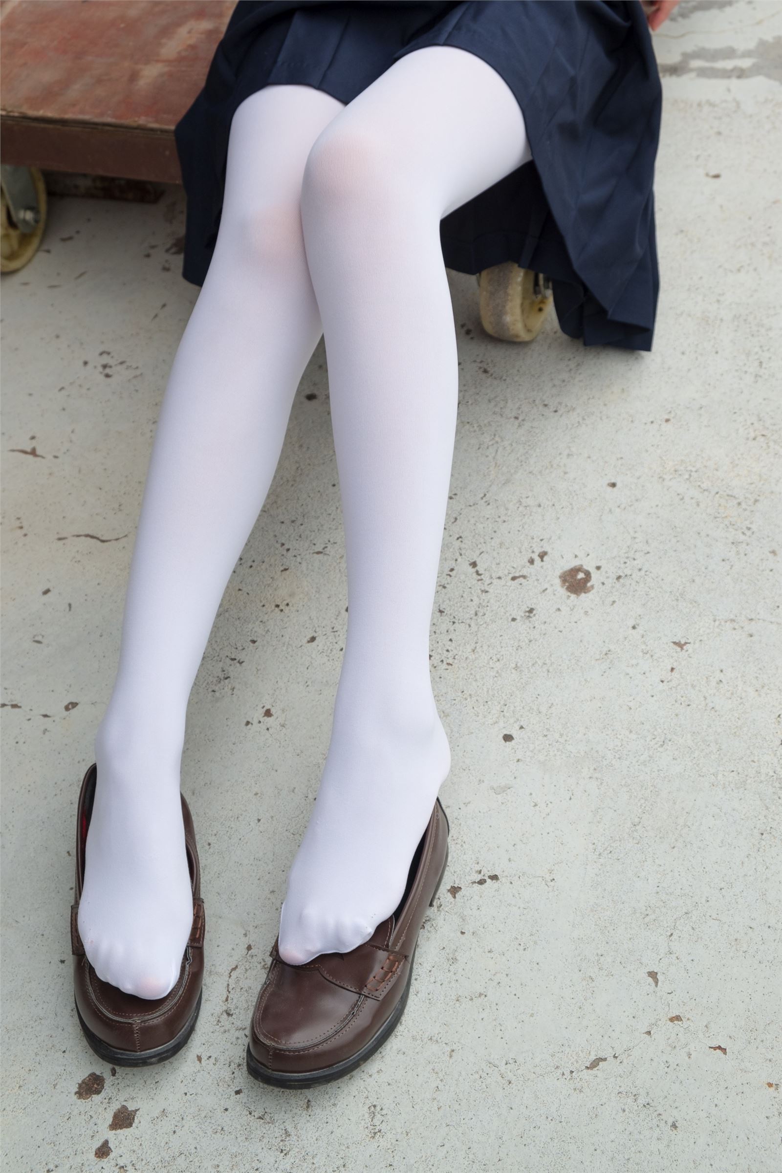 森萝财团写真 - [R15-034] 户外白丝秀