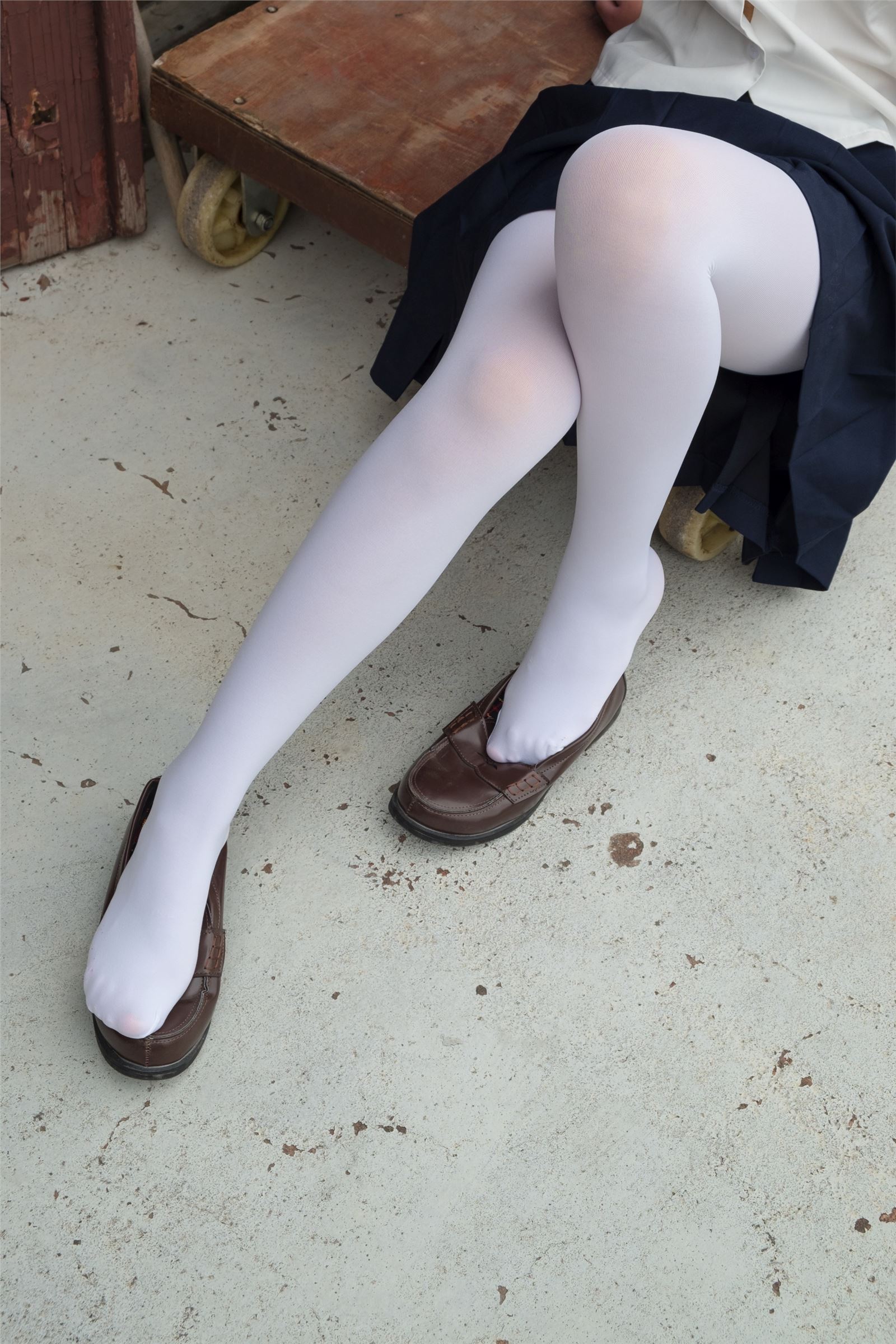 森萝财团写真 - [R15-034] 户外白丝秀