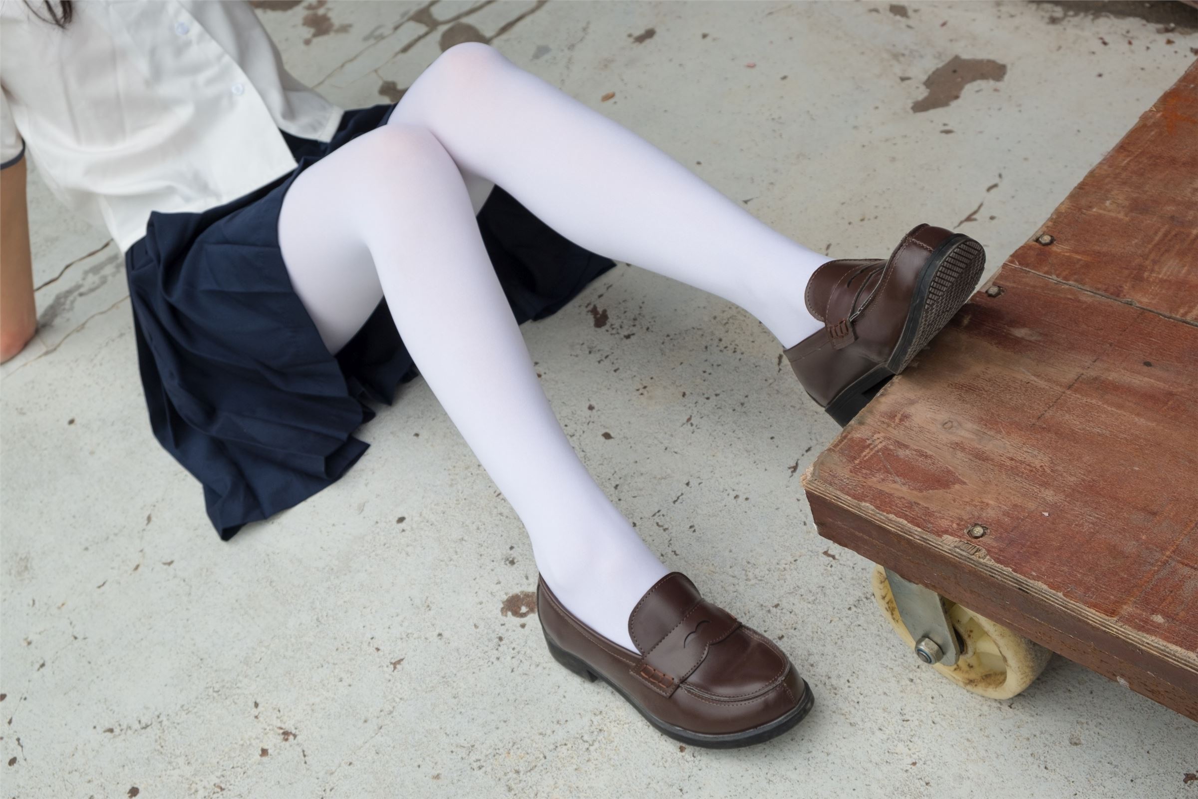 森萝财团写真 - [R15-034] 户外白丝秀