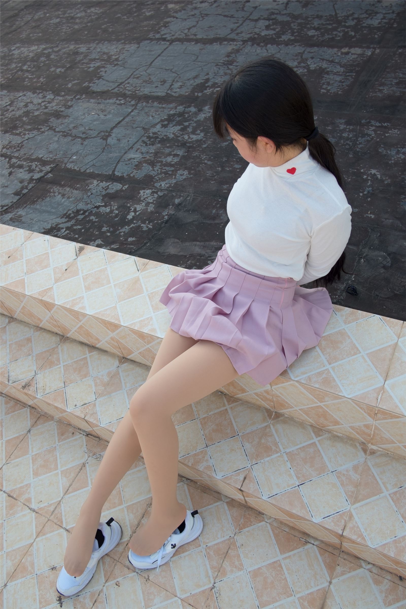 森萝财团写真 - [R15-038] 肉丝大胸妹