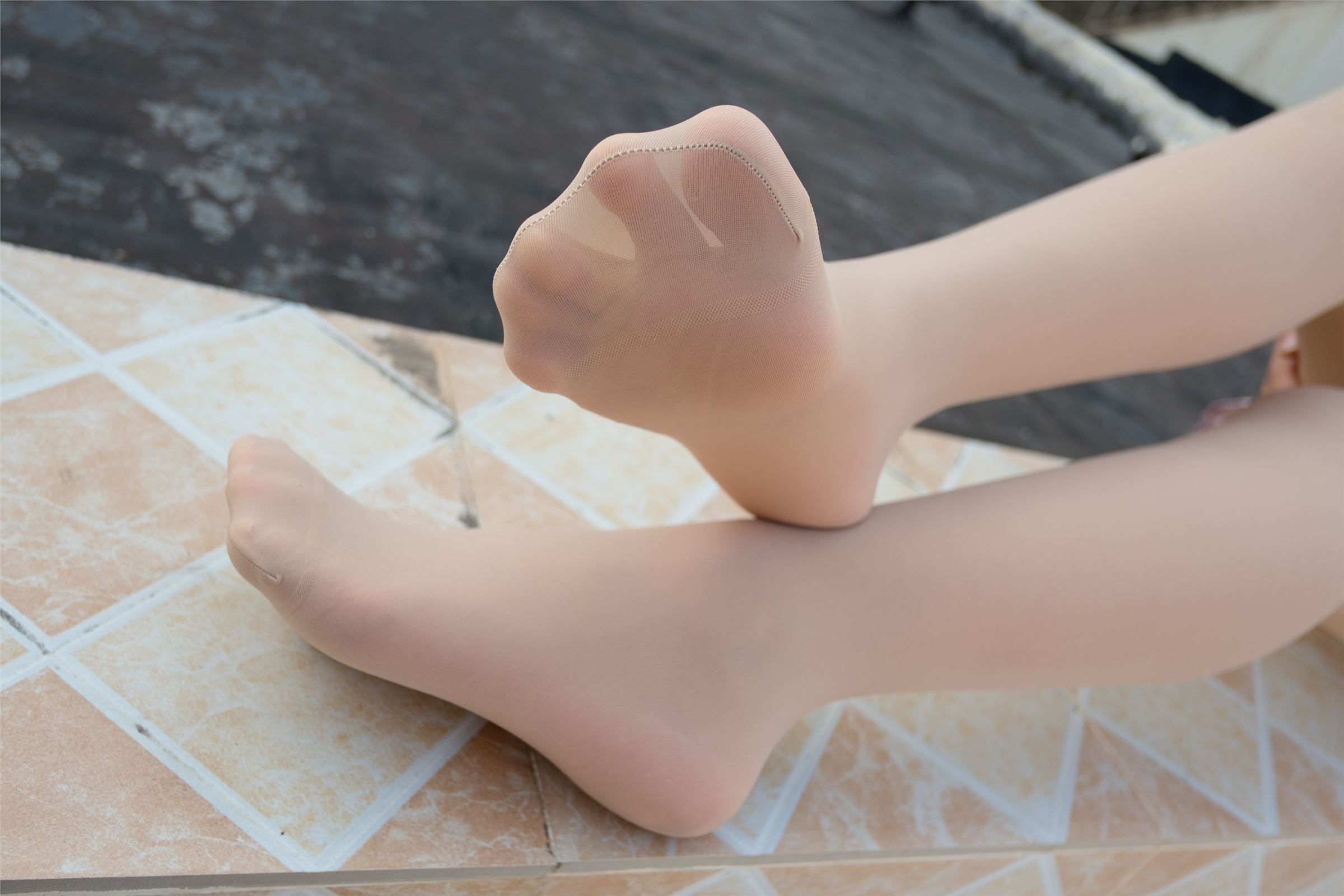 森萝财团写真 - [R15-038] 肉丝大胸妹