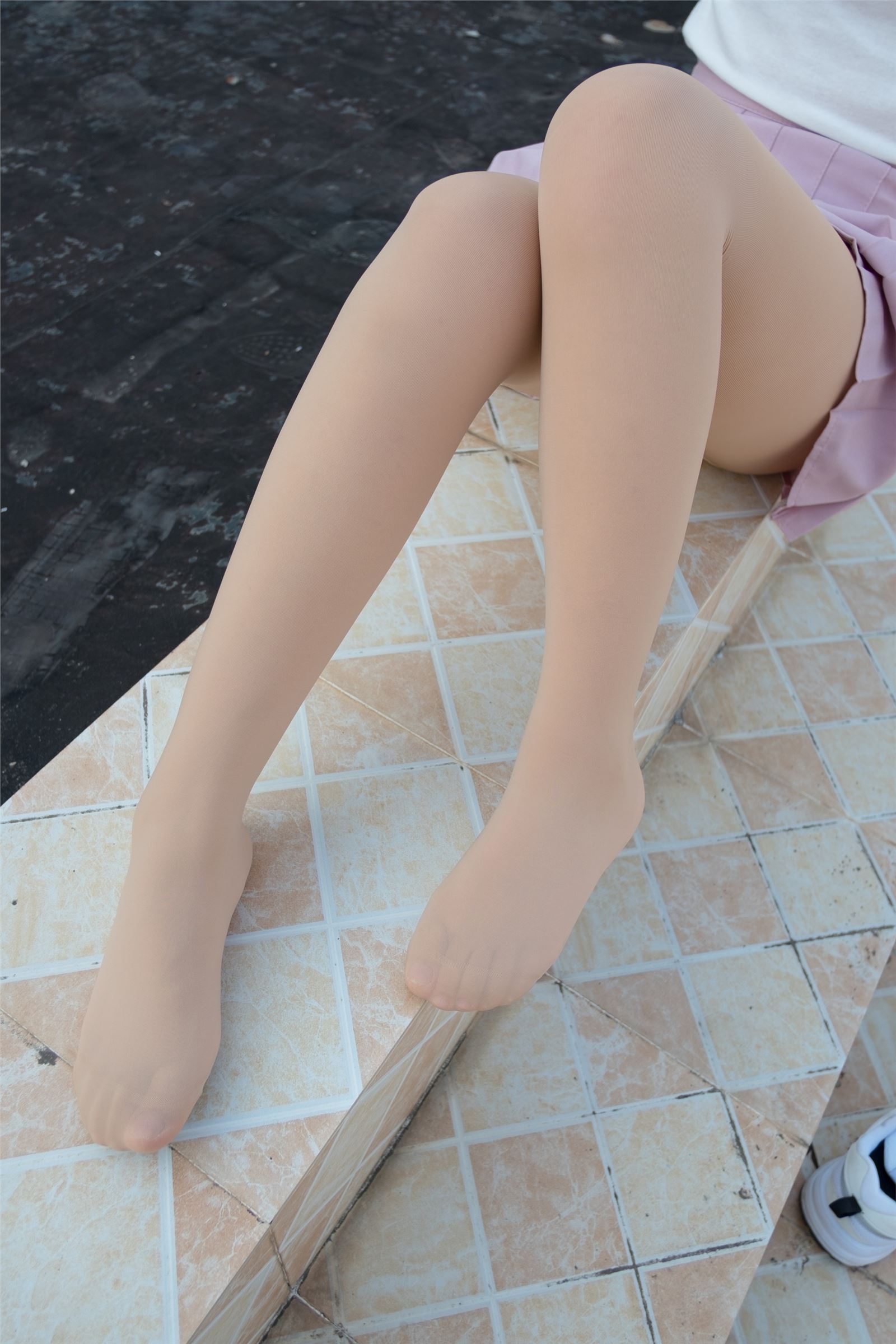 森萝财团写真 - [R15-038] 肉丝大胸妹