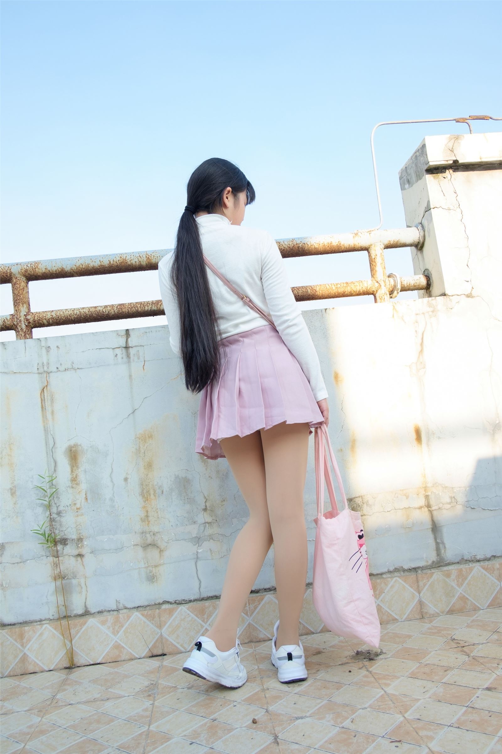 森萝财团写真 - [R15-038] 肉丝大胸妹