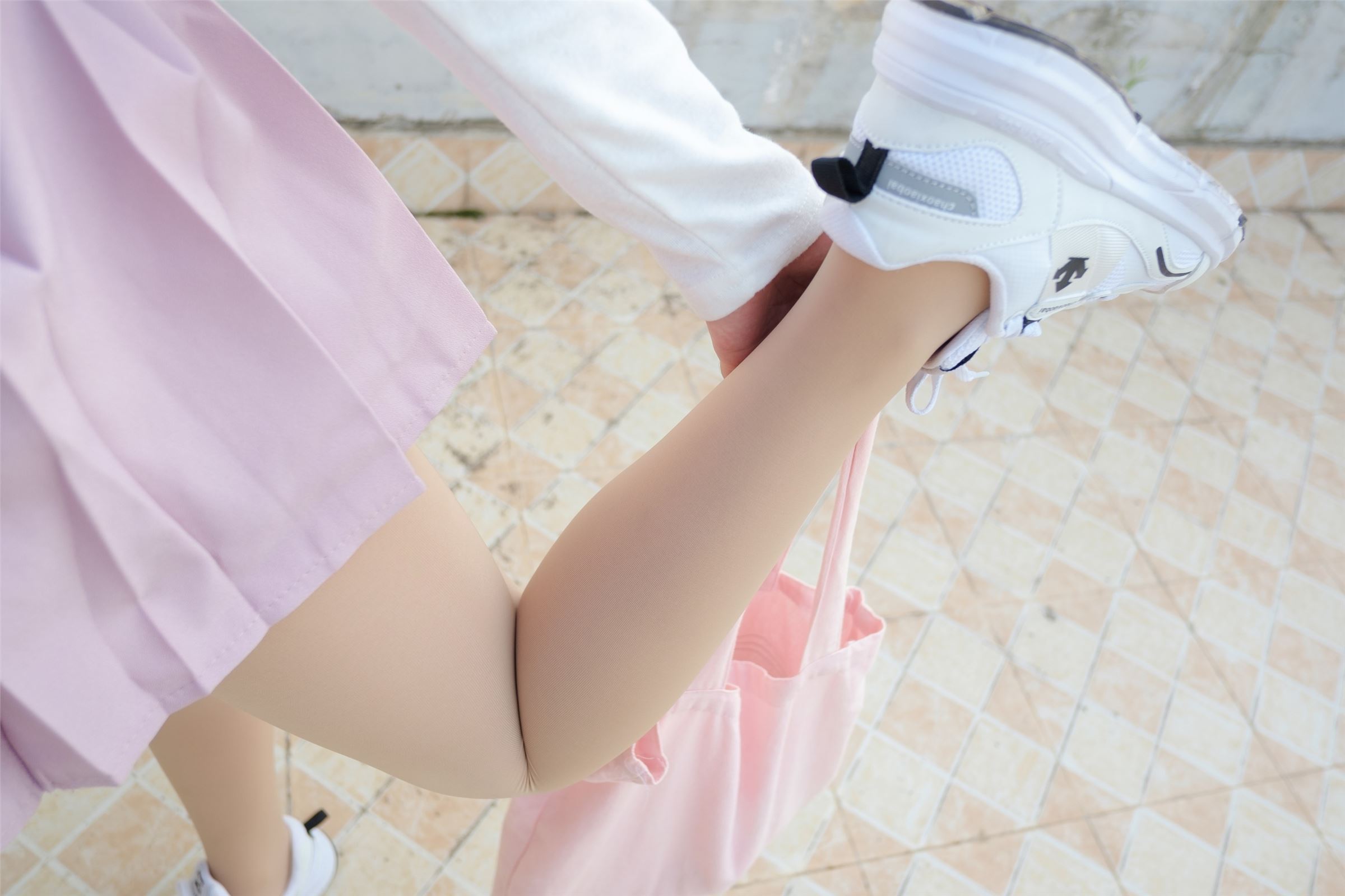 森萝财团写真 - [R15-038] 肉丝大胸妹