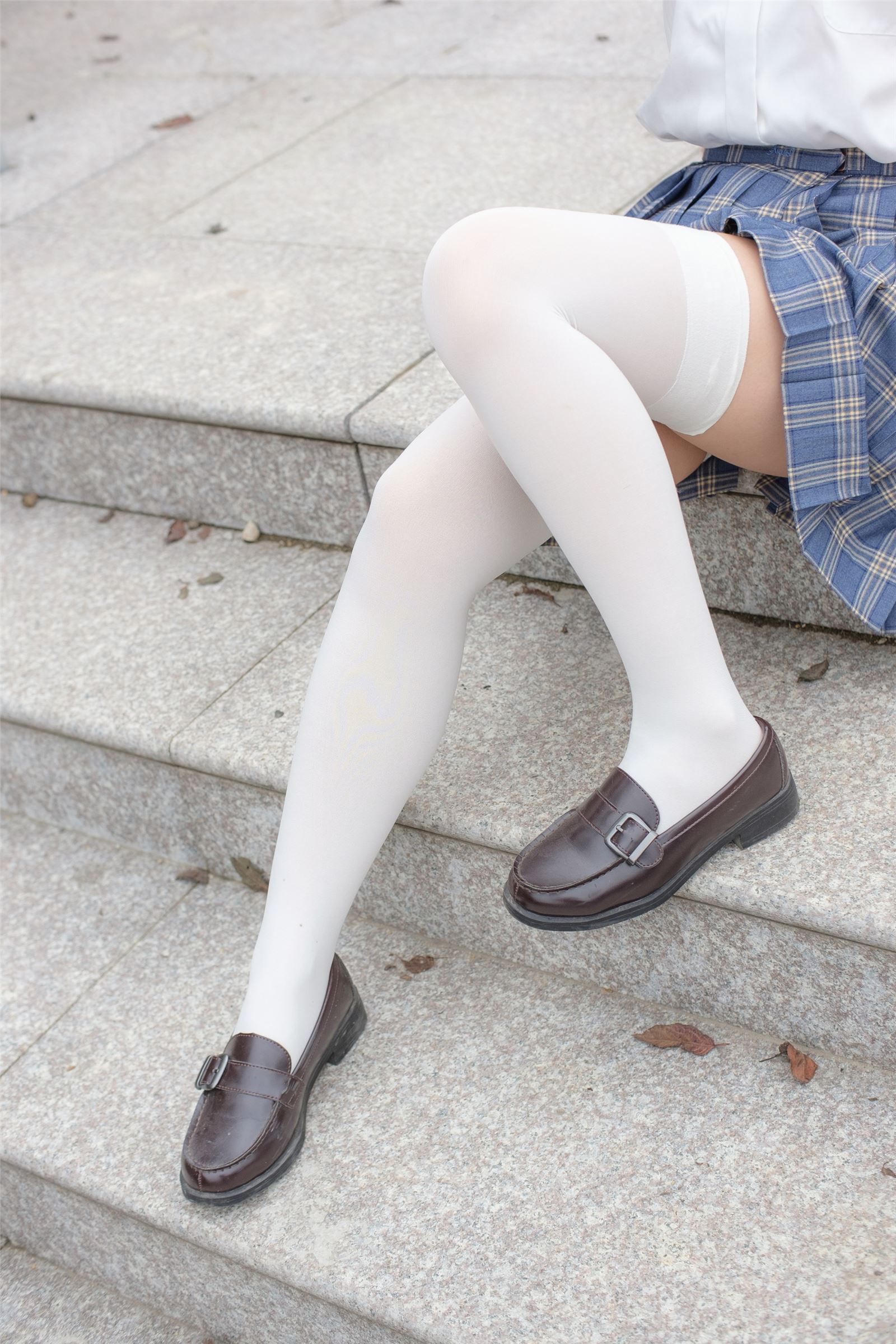 森萝财团写真 - [R15-039] 百褶裙白丝美足