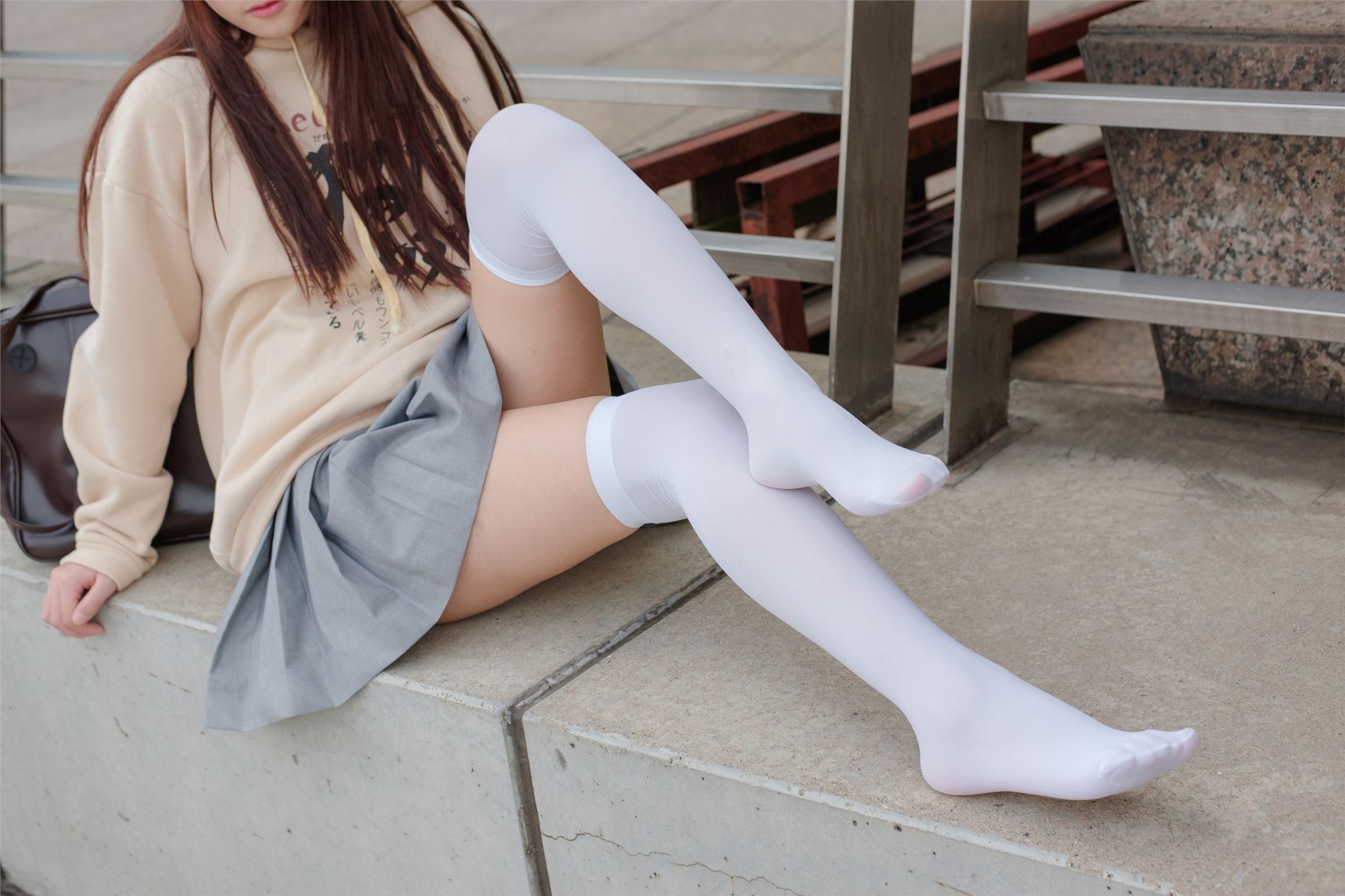 森萝财团写真 - [R15-040] 户外白丝短裙