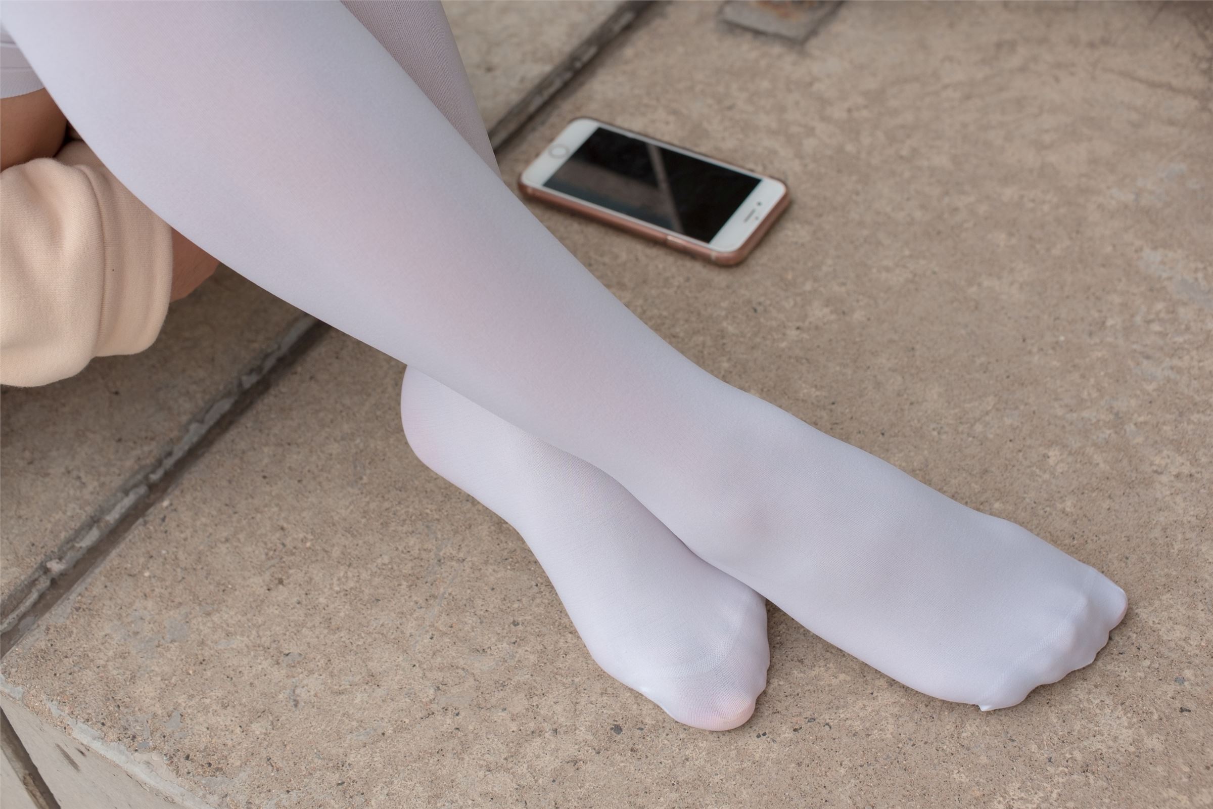 森萝财团写真 - [R15-040] 户外白丝短裙