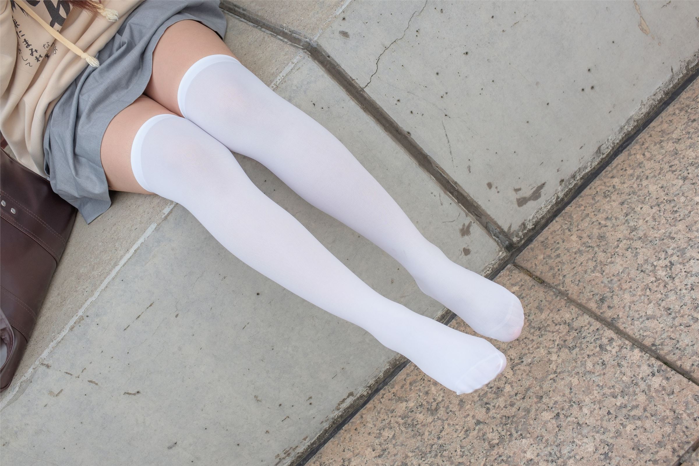 森萝财团写真 - [R15-040] 户外白丝短裙