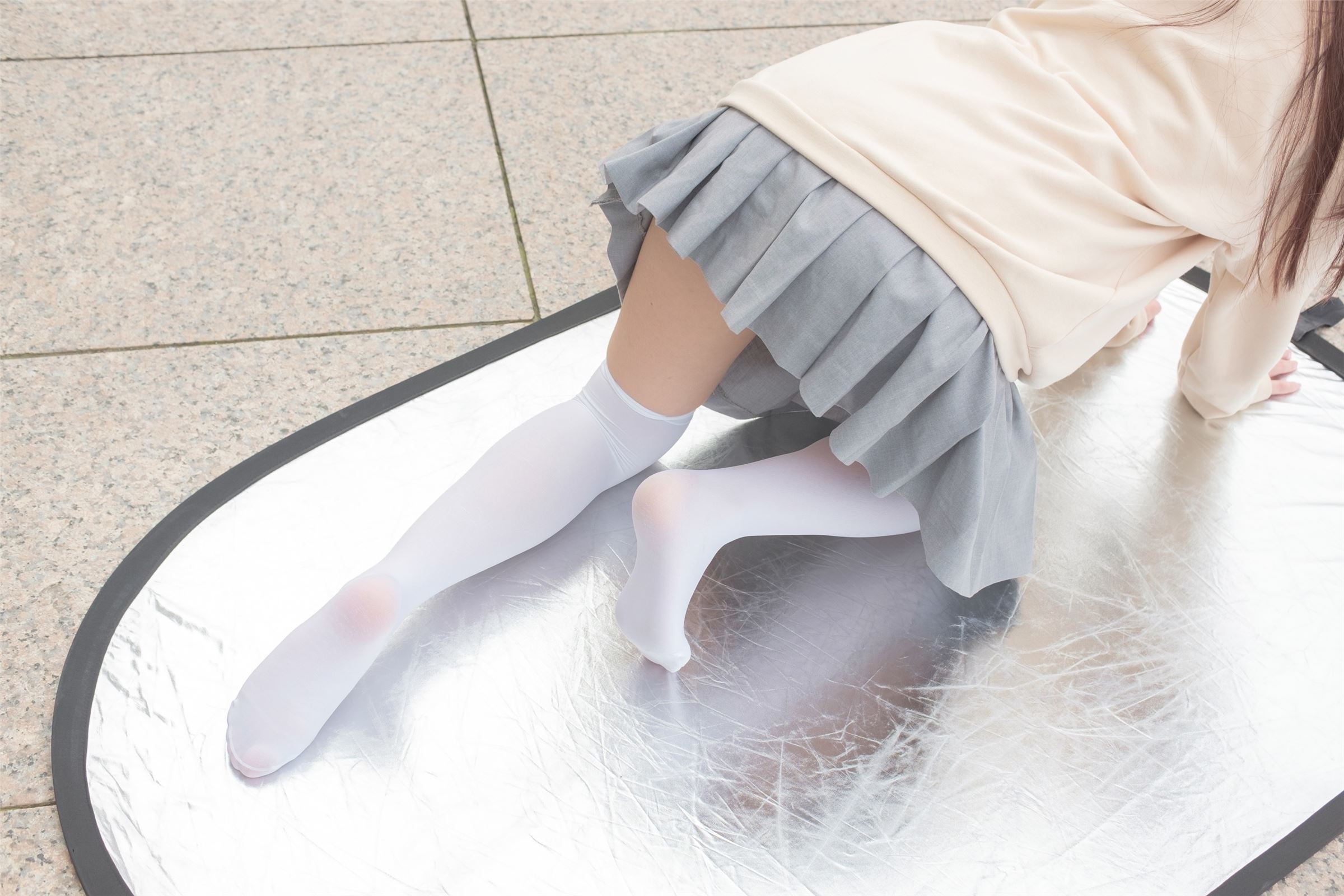 森萝财团写真 - [R15-040] 户外白丝短裙