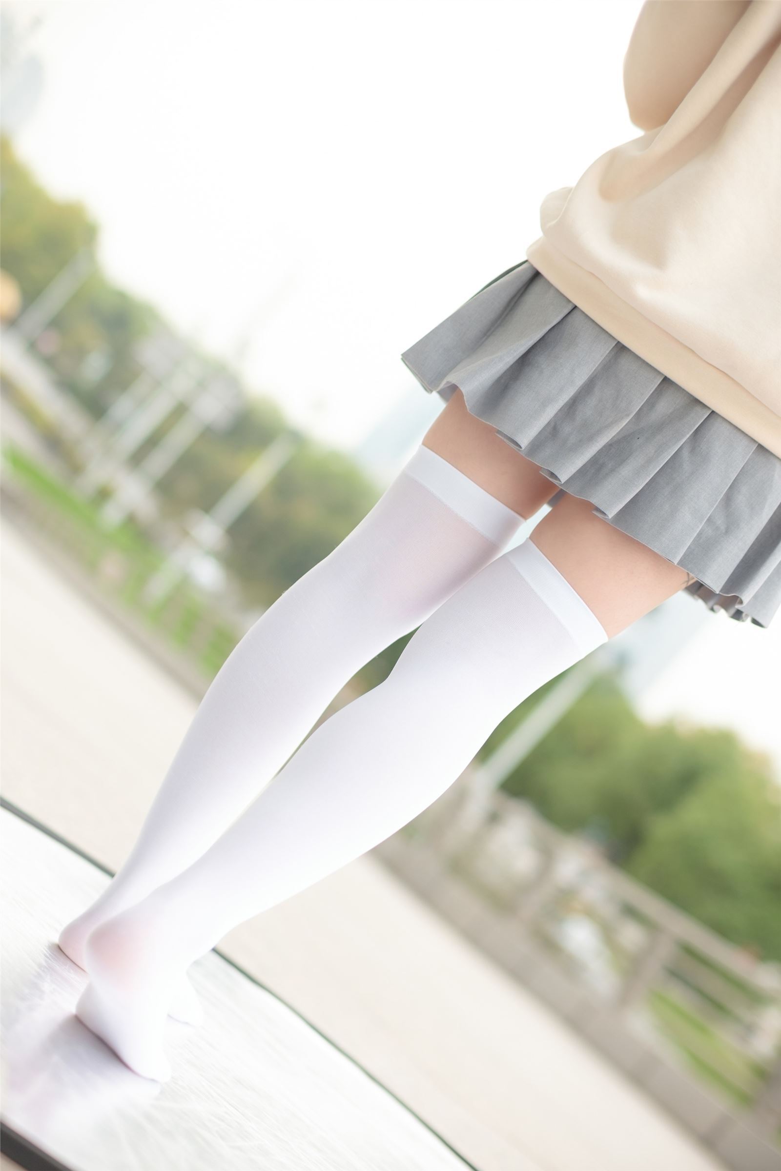 森萝财团写真 - [R15-040] 户外白丝短裙