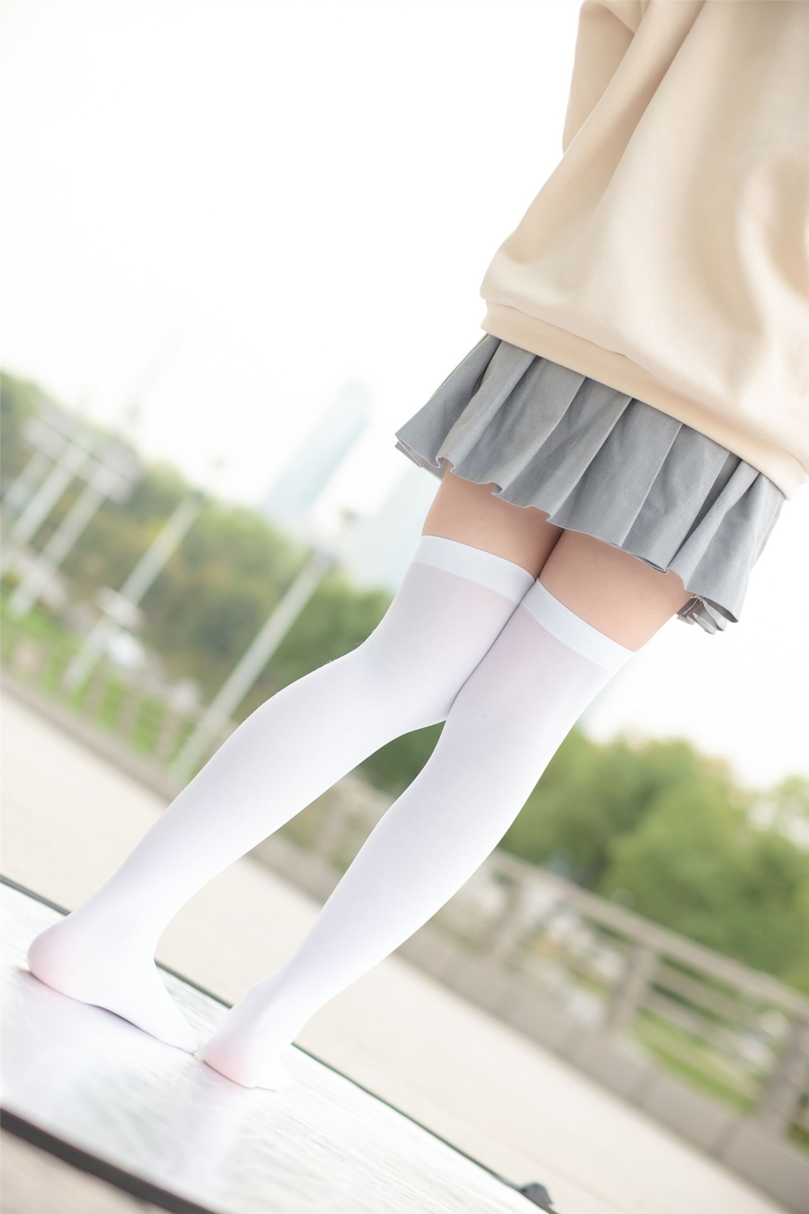 森萝财团写真 - [R15-040] 户外白丝短裙