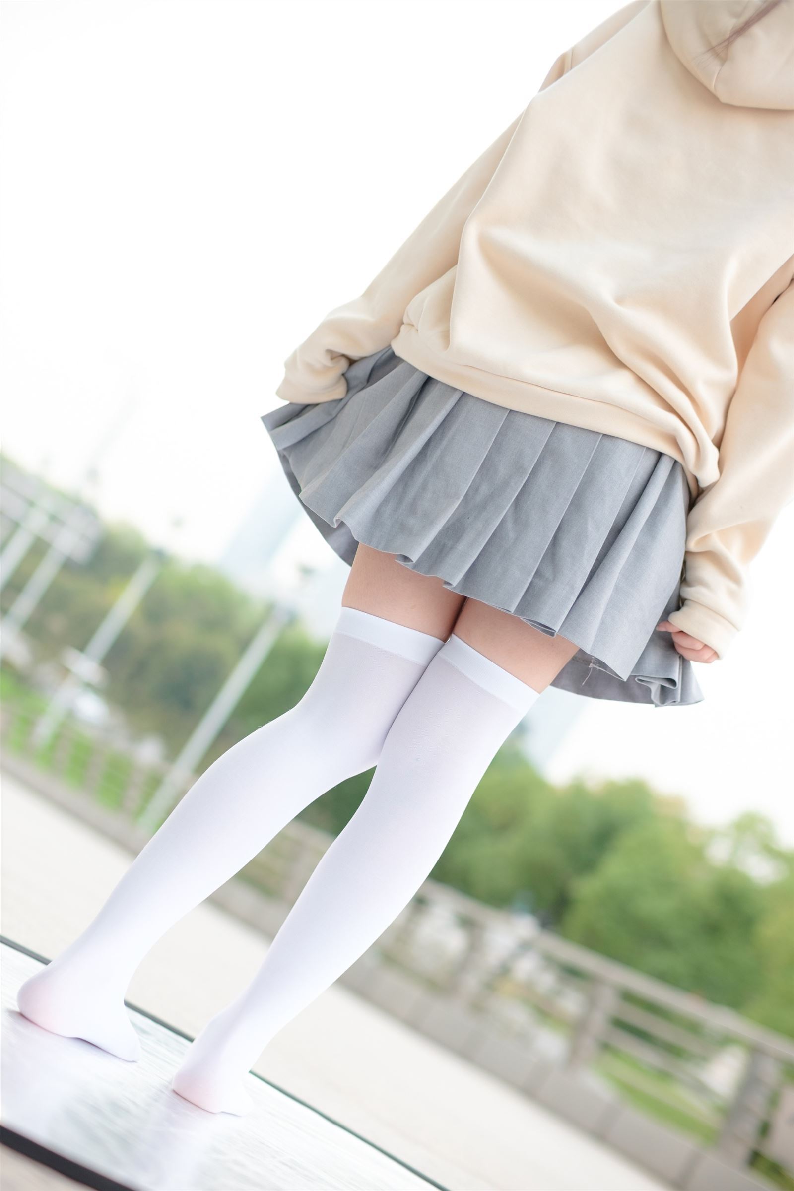 森萝财团写真 - [R15-040] 户外白丝短裙