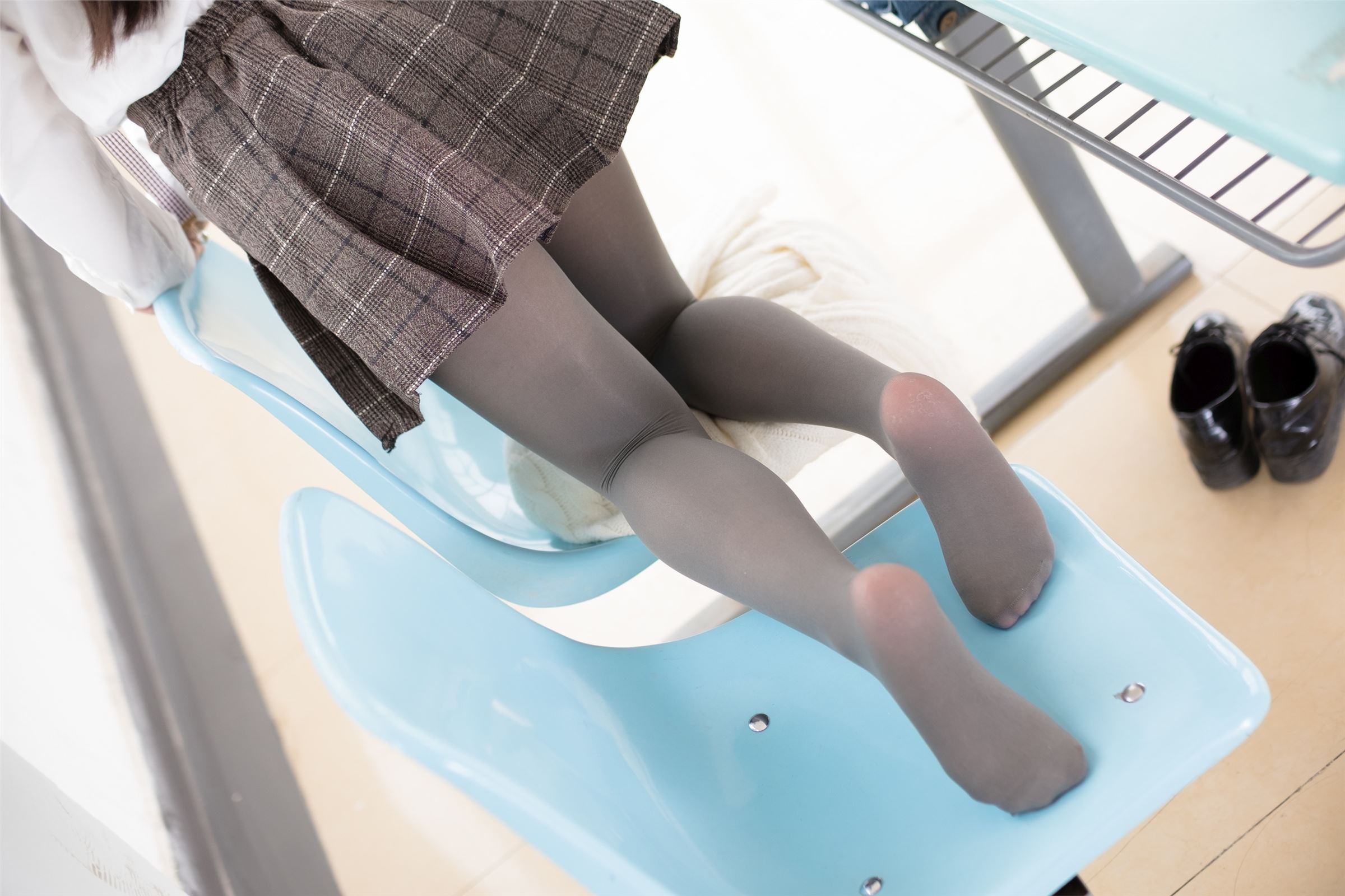 森萝财团写真 - [R15-042] 灰丝学妹