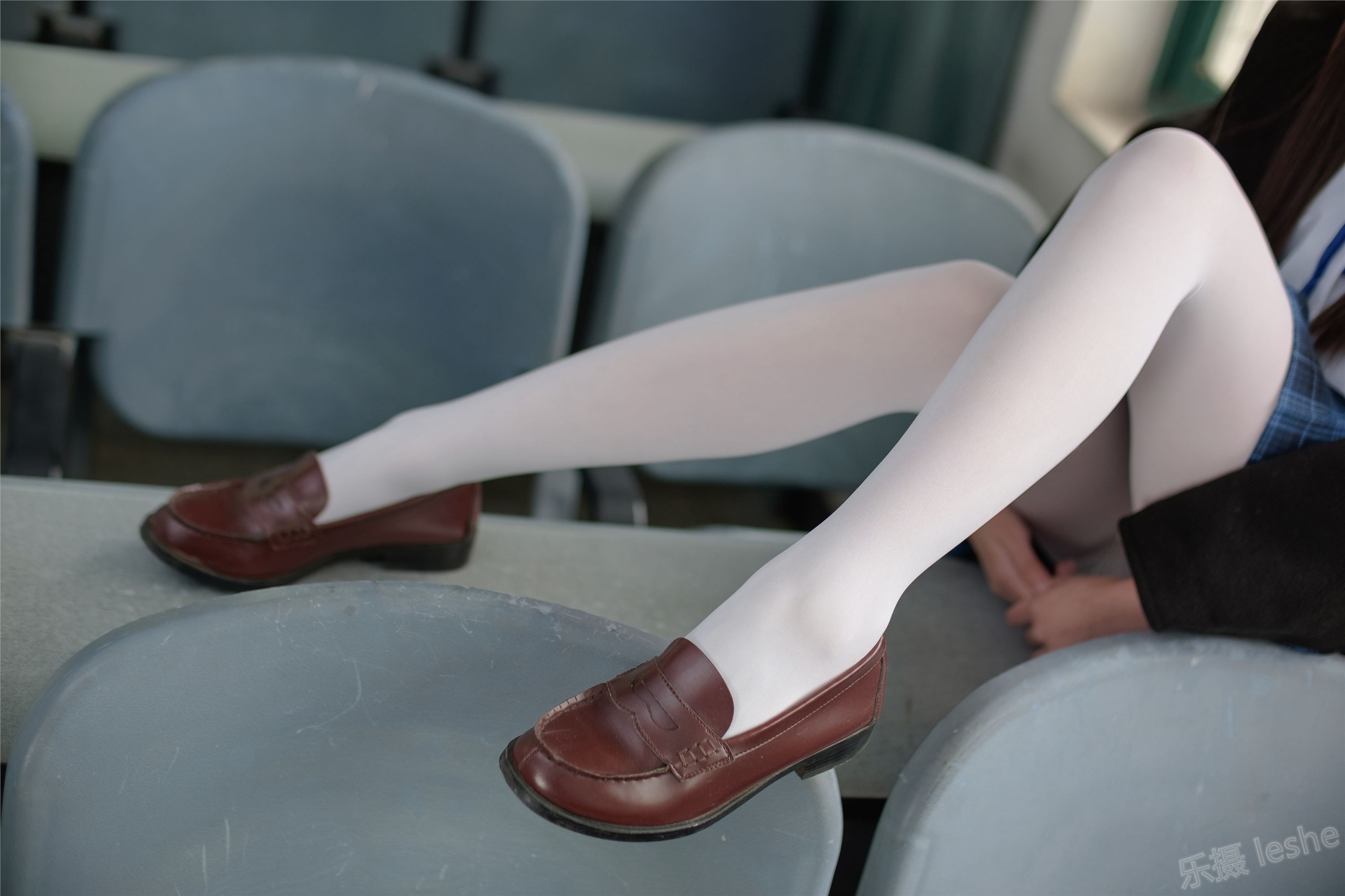 [森萝财团]萝莉丝足写真 R15-044 白丝学妹