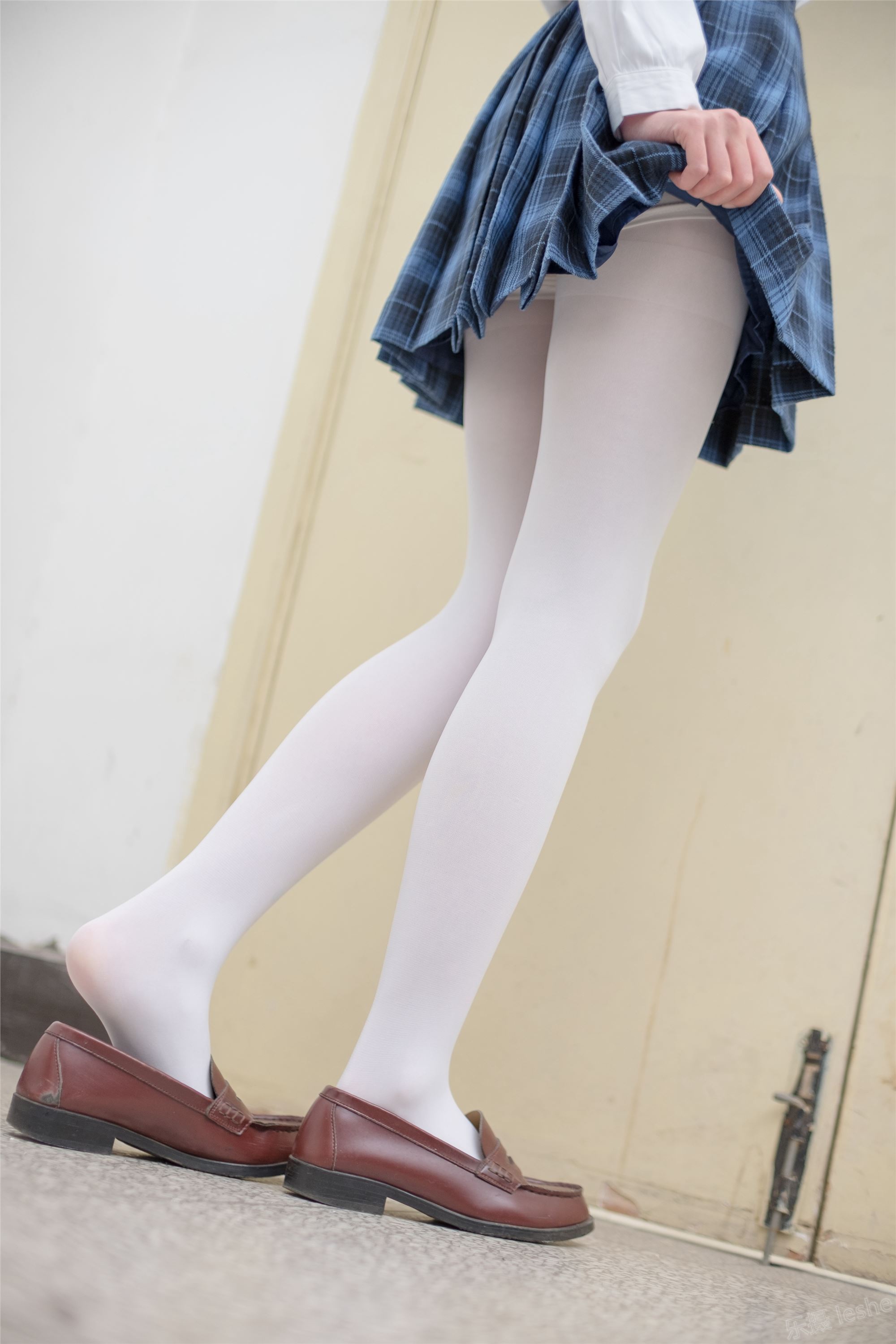 [森萝财团]萝莉丝足写真 R15-044 白丝学妹